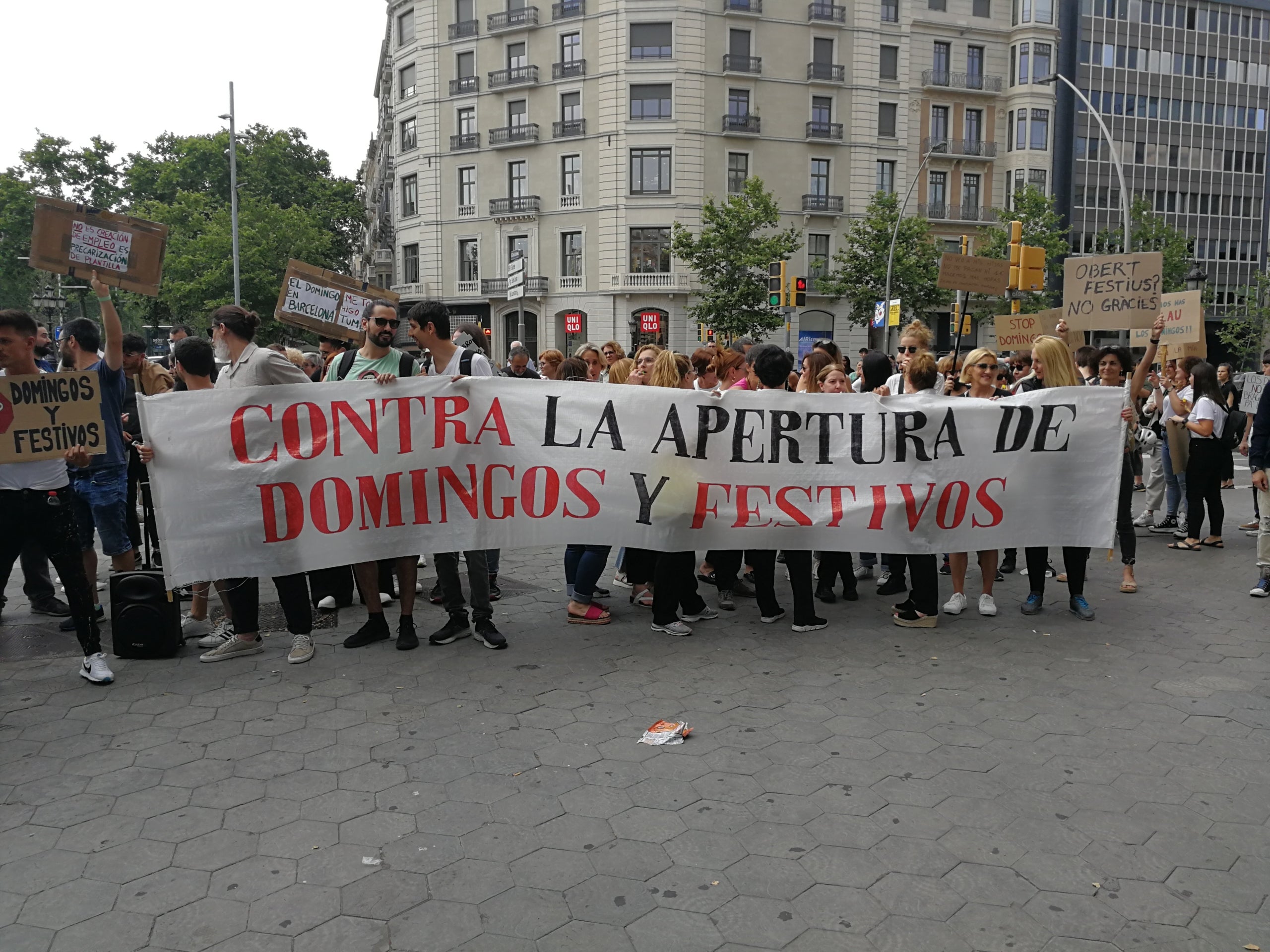 Manifestació de treballadors de grans cadenes contra l'obertura dels diumenges a zones turístiques / JR