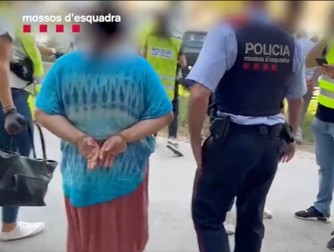 Un moment de la detenció dels membres de la xarxa criminal MOSSOS/G.U