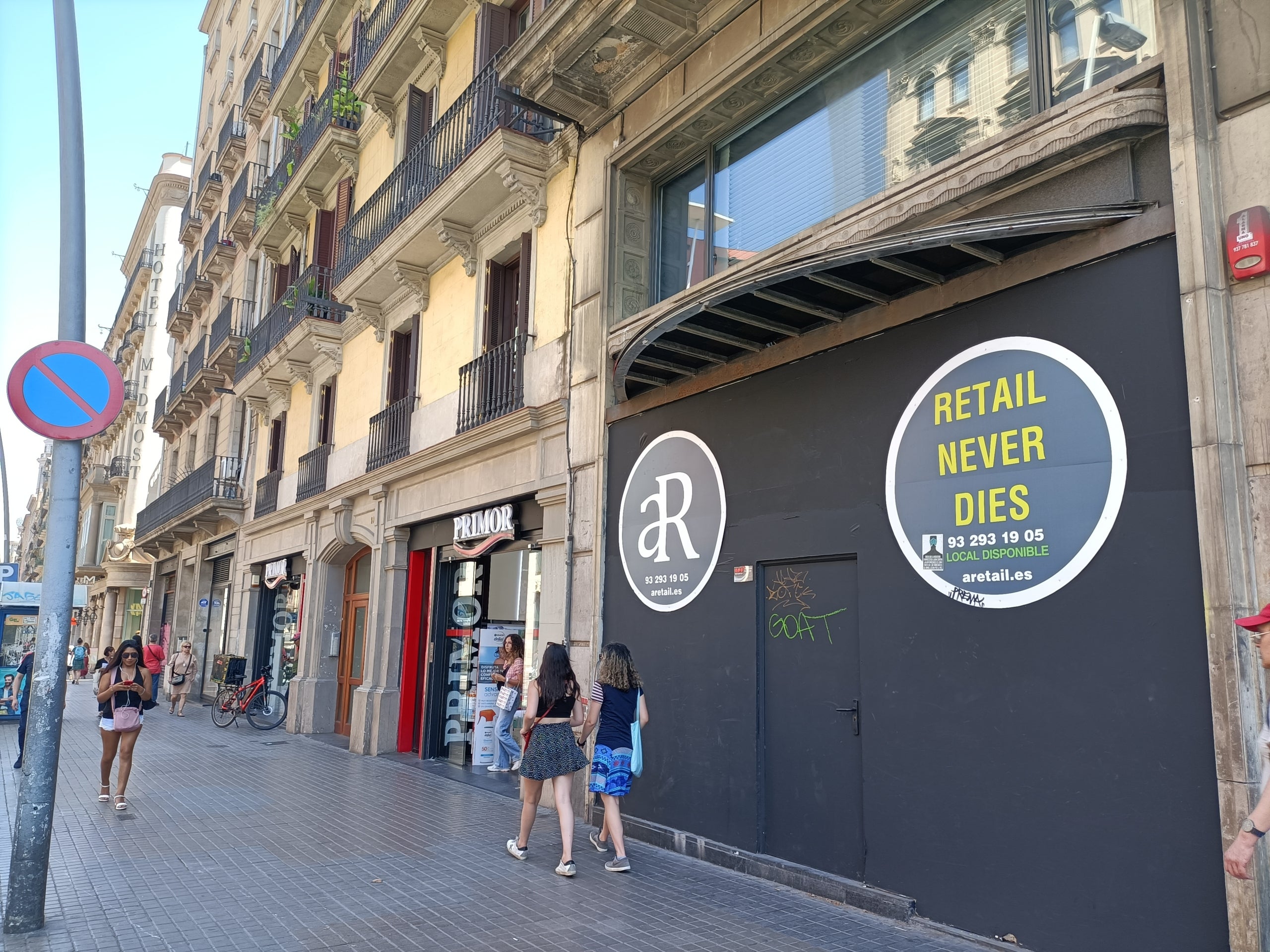 Un local comercial buit al carrer de Pelai GEMMA AGUILERA