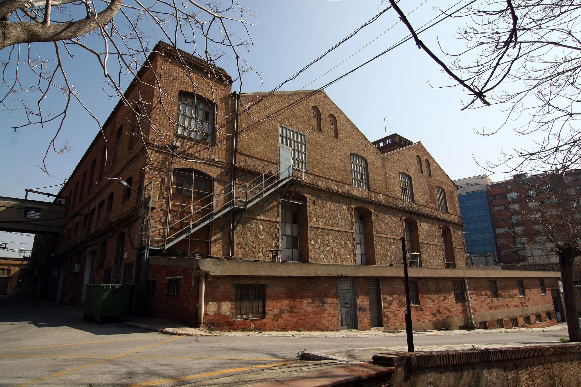 La fàbrica de Can Batlló, a Sants-Montjuïc / Vicente Zambrano González