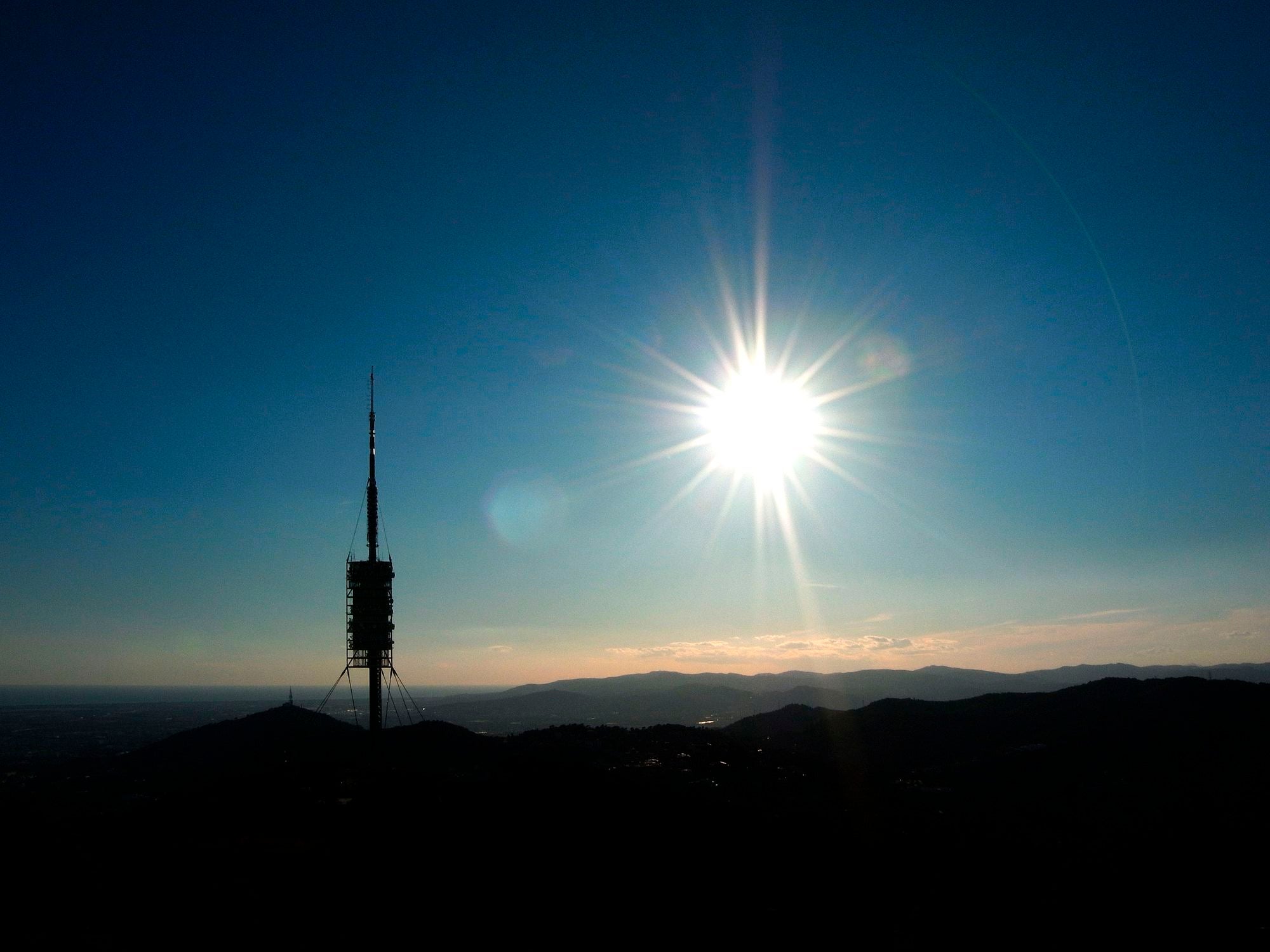 Les extremes temperatures amenacen amb un incendi al parc natural de Collserola / Vicente Zambrano González