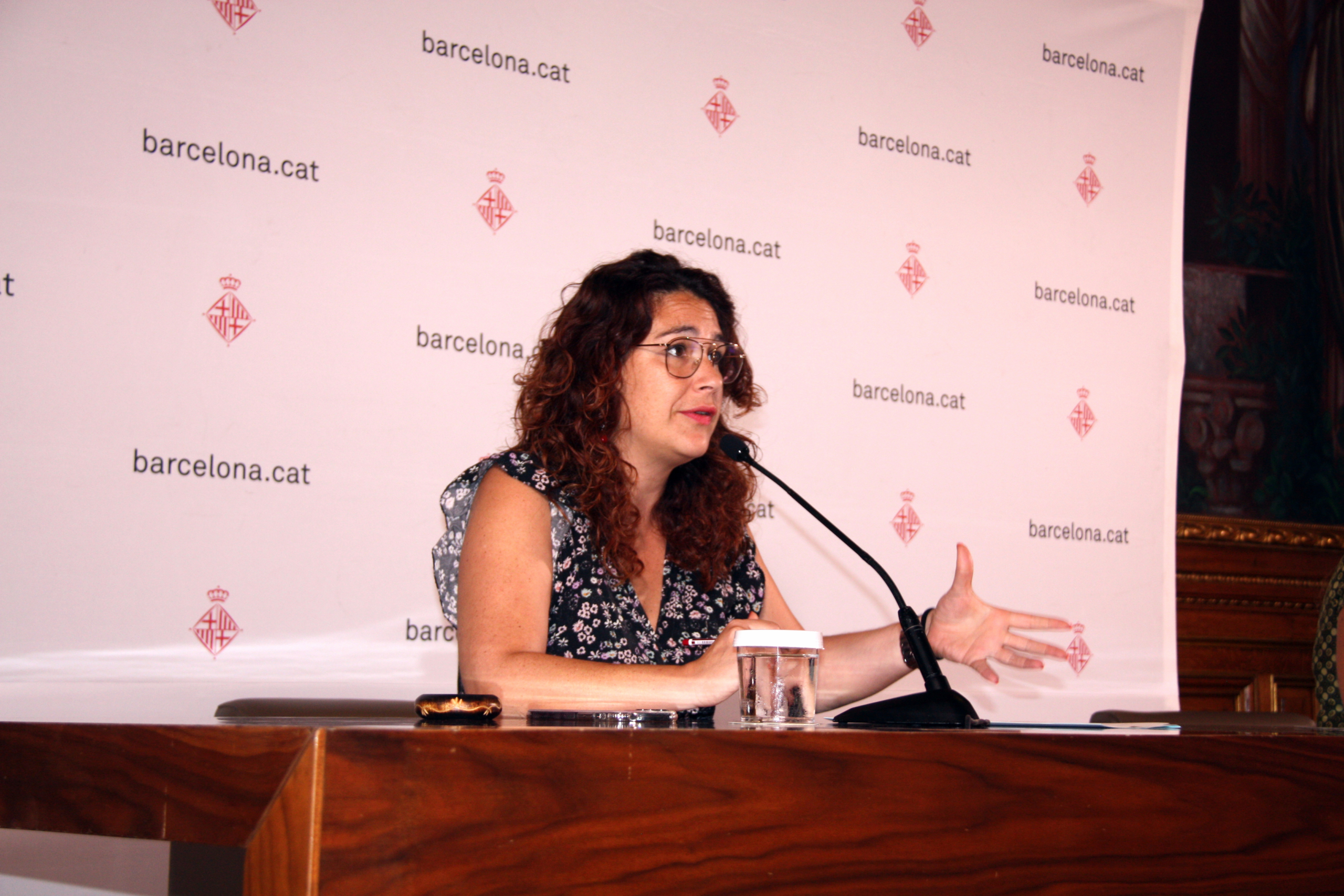 La tinenta d'Alcaldia de Drets Socials, Laura Pérez, ha presentat les novetats sobre el projecte Vila Veïna / Jan Téllez / ACN