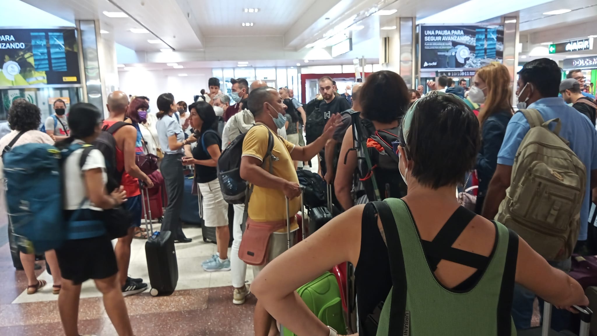 Cues a Chamartín per demanar informació sobre els retards CEDIDA