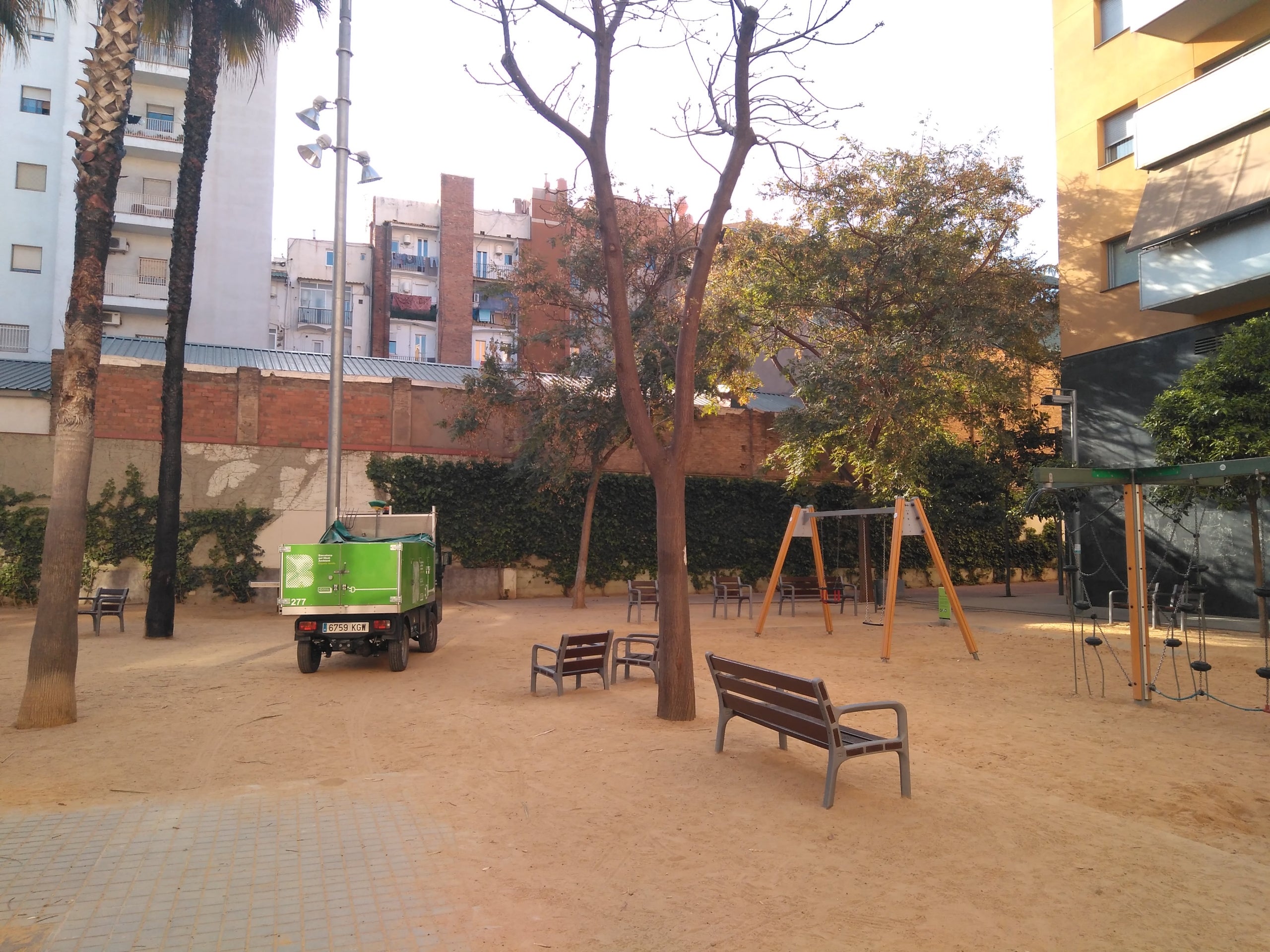 Un dels espais dels jardins dels Tres Tombs en una imatge d'arxiu / AMPA Els Tres Tombs