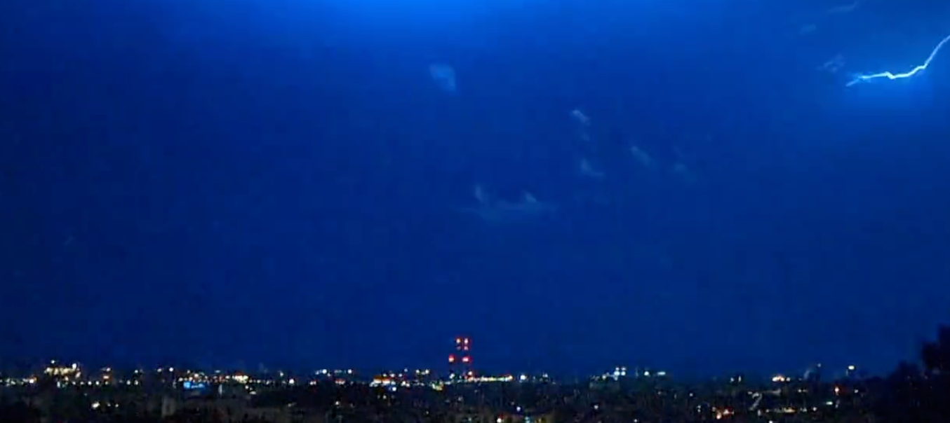 Imatge de la nit de llamps i trons @jordicampos