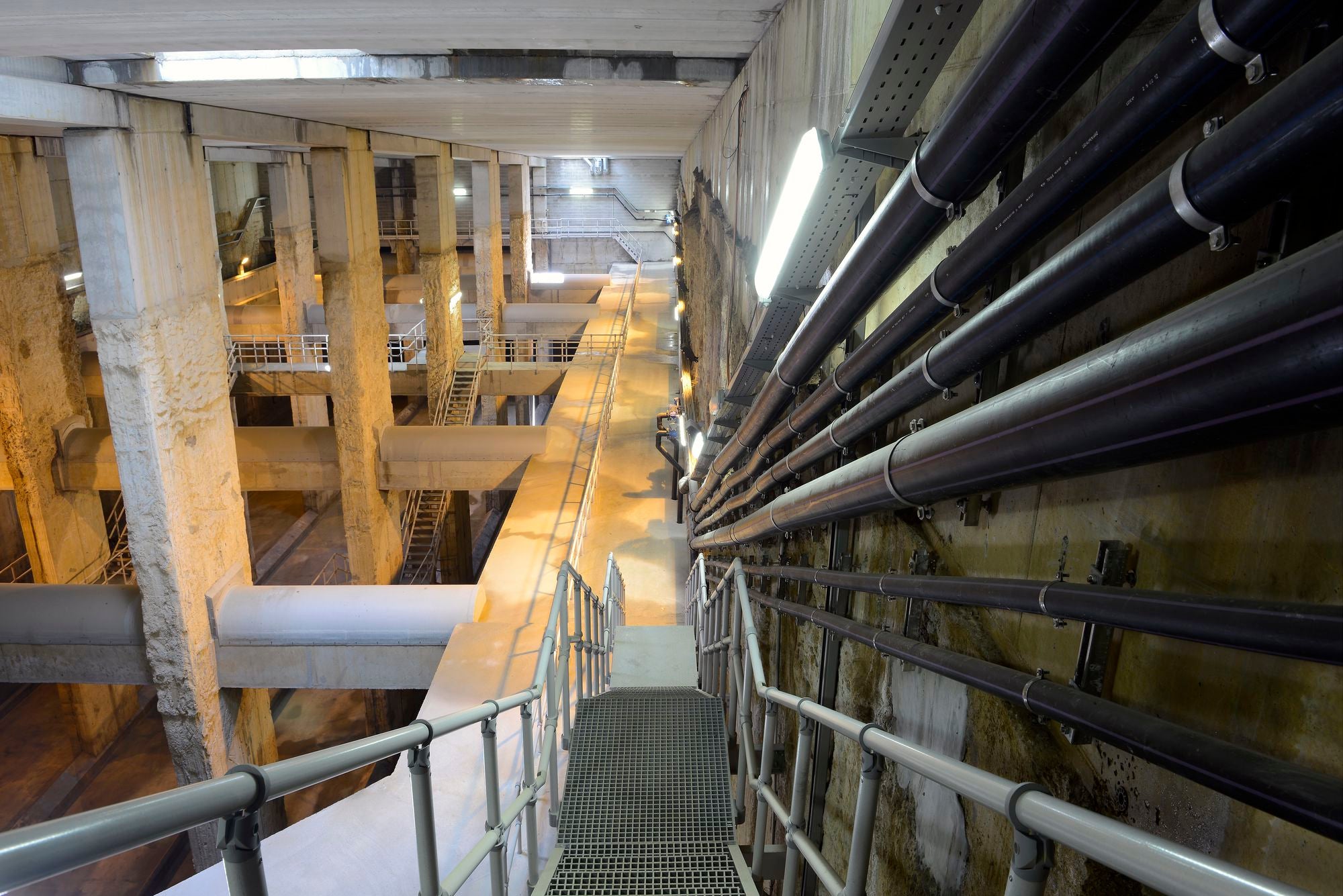 Dipòsit pluvial situat a l'avinguda de l'Estatut