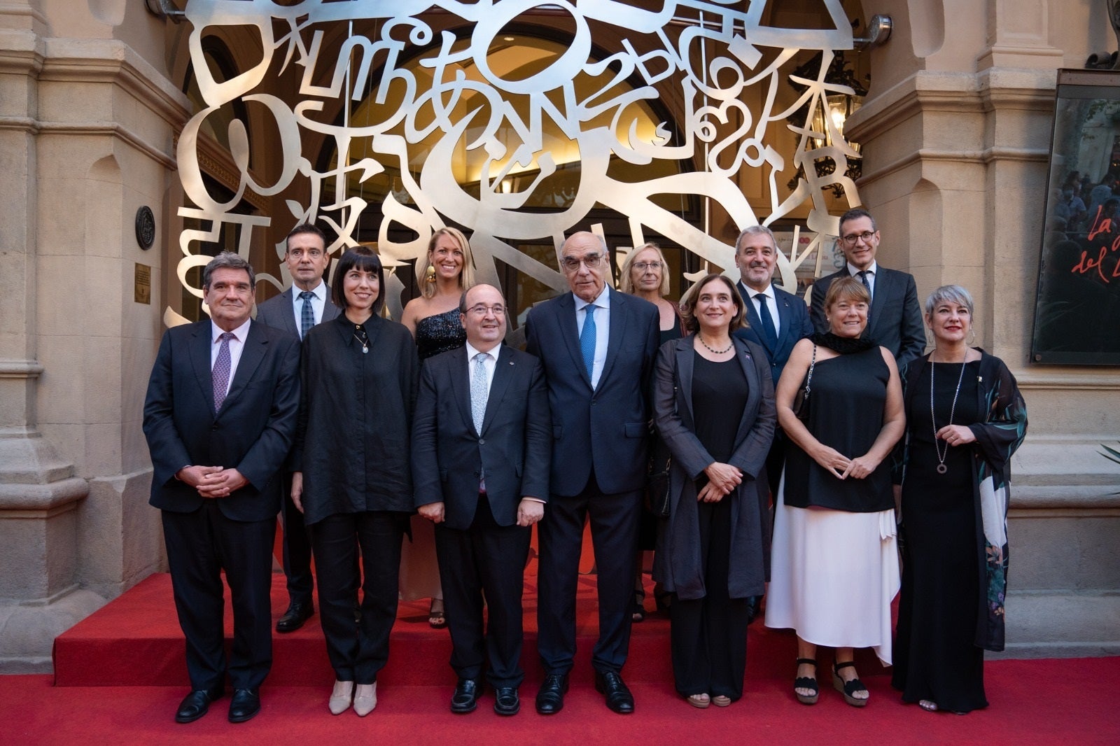 Foto de família d'alguns convidats al Liceu / EP