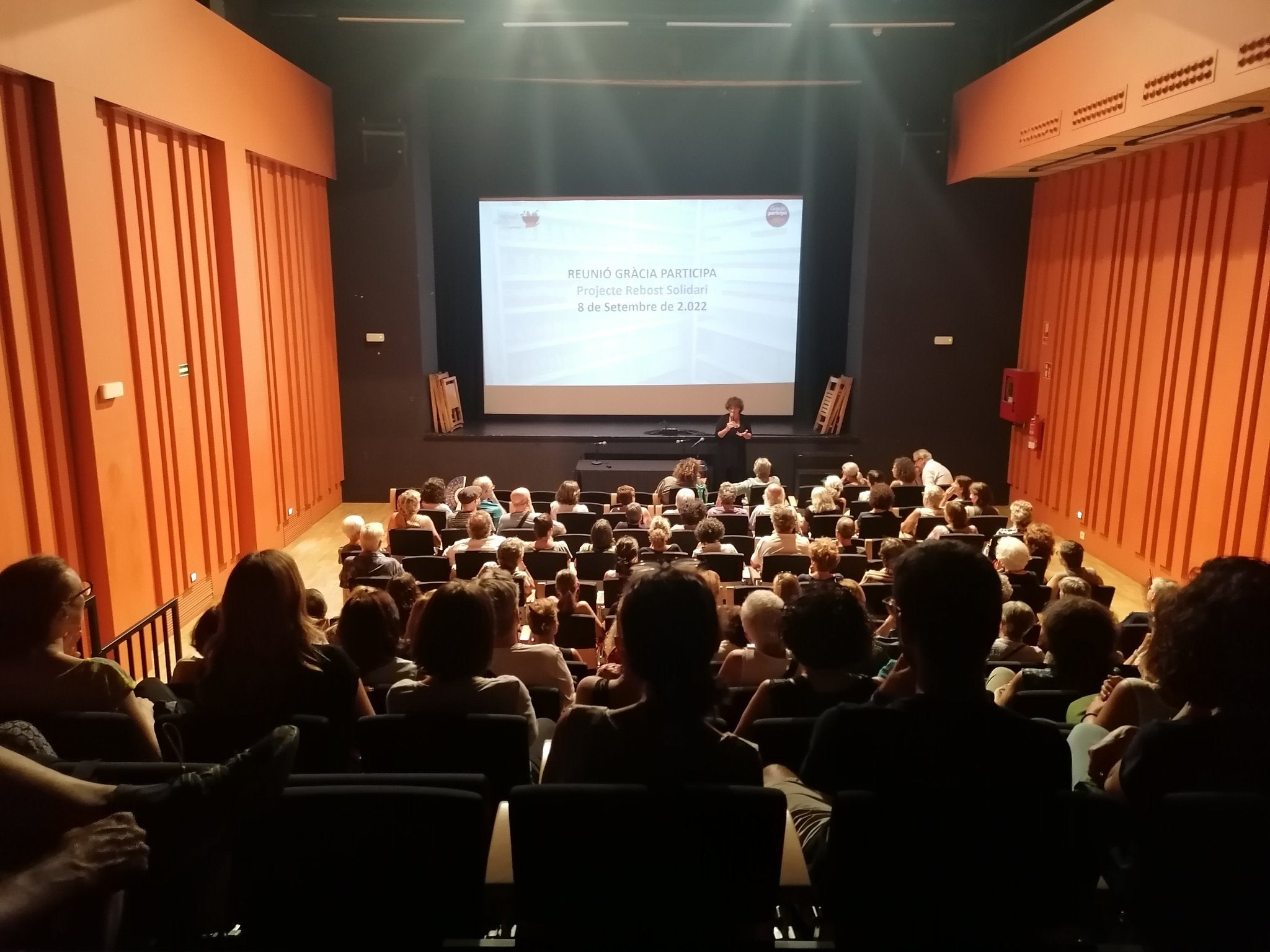 Reunió de voluntaris del Rebost Solidari de Gràcia / Gràcia Participa