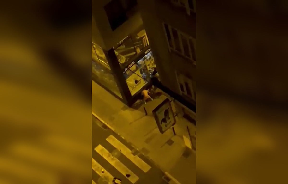 Captura del vídeo de l'agressió a Ponferrada / Twitter