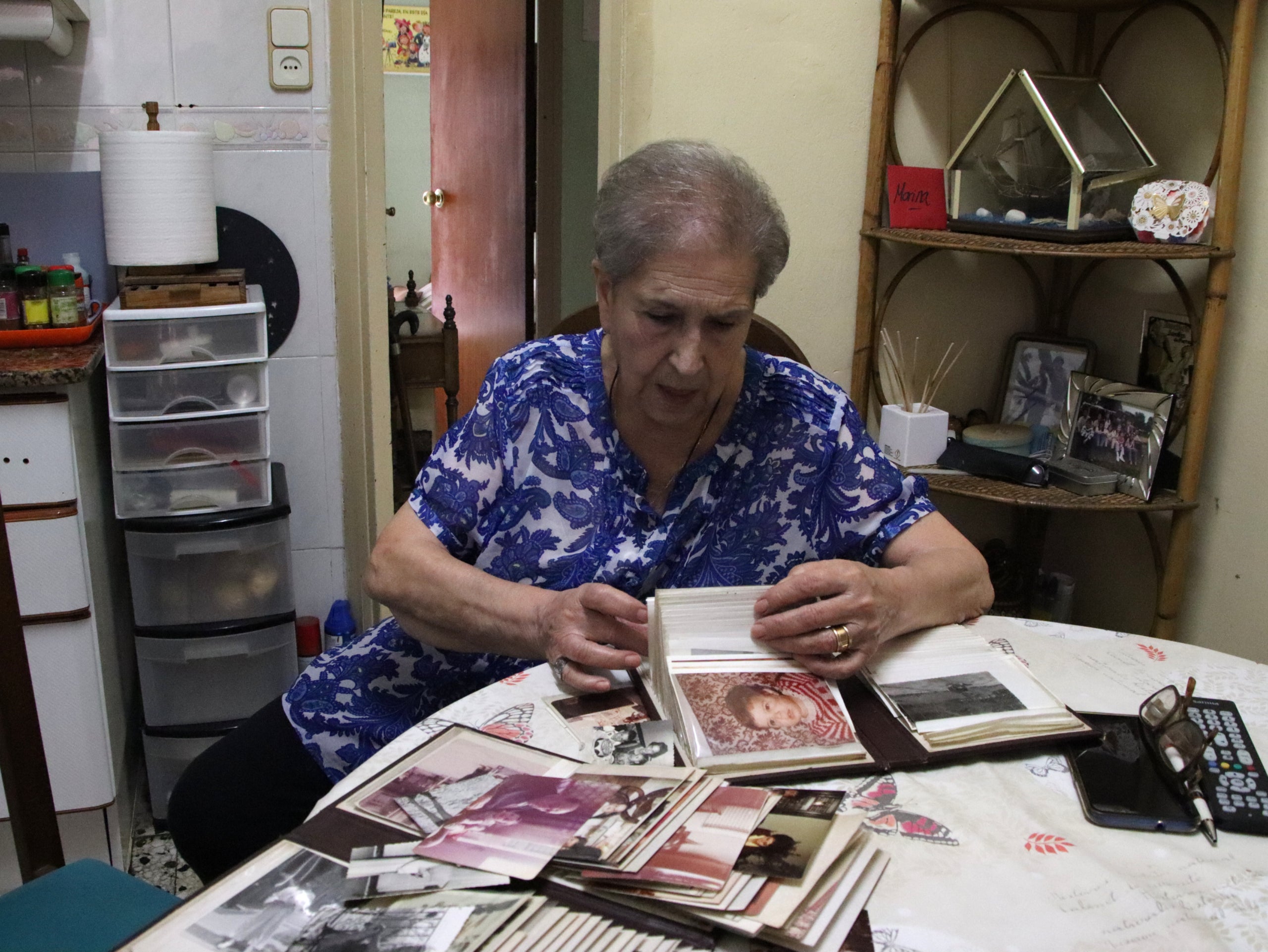 Marina Gimeno al pis de la Barceloneta on ha viscut tota la vida / Blanca Blay (ACN)