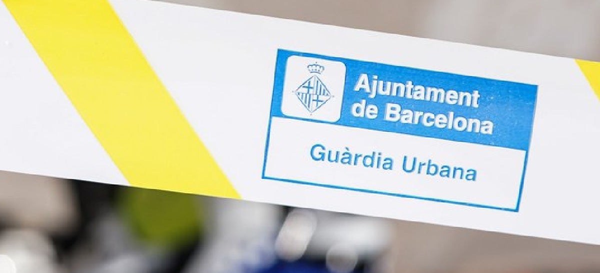 Actuació de la Guàrdia Urbana per precintar un indret en una imatge d'arxiu / Guàrdia Urbana