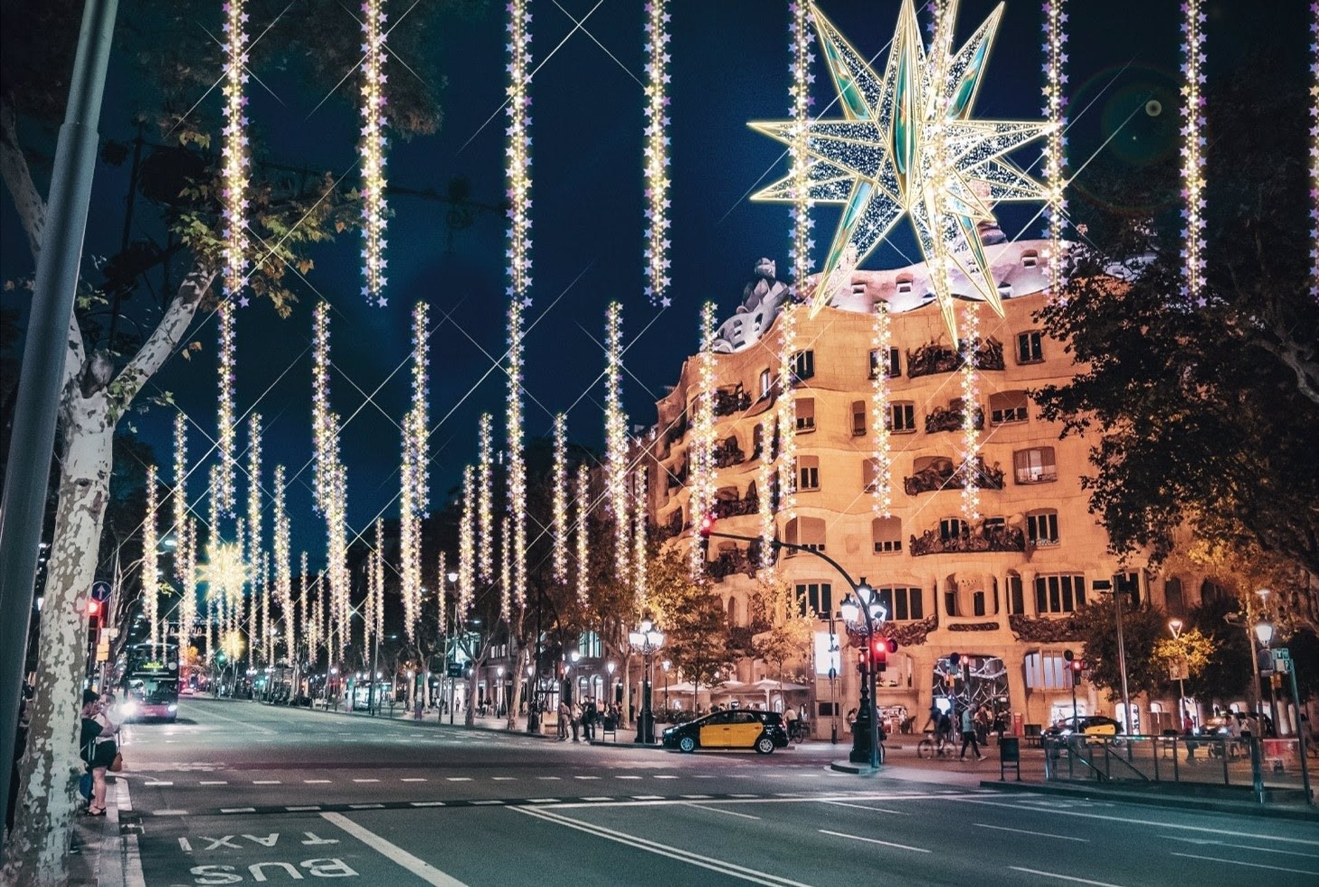 Estrelles de dos metres per Nadal / Associació de passeig de Gràcia