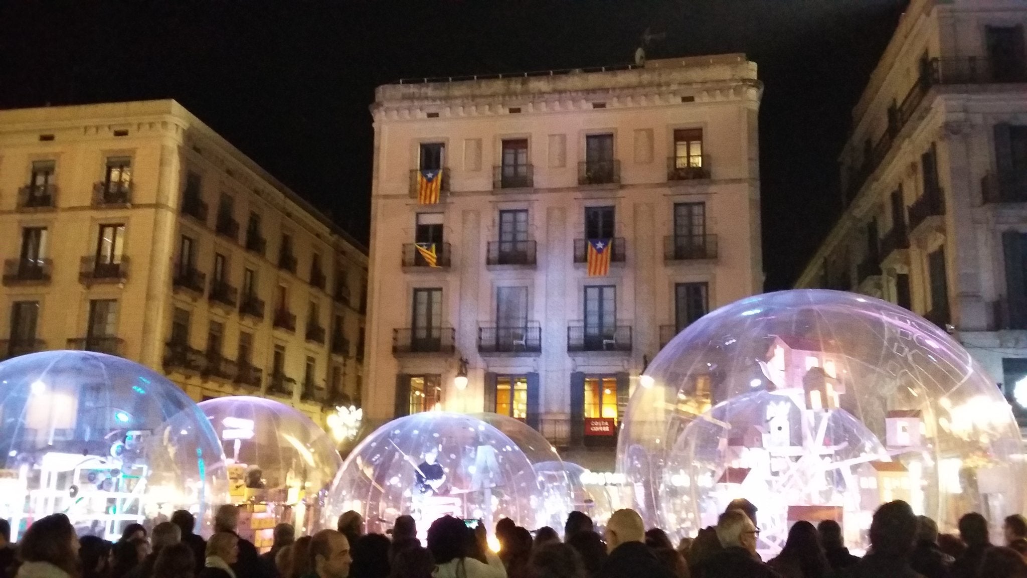 Les boles de neu, element protagonista del pessebre de 2016 / Twitter: @EricCastel74