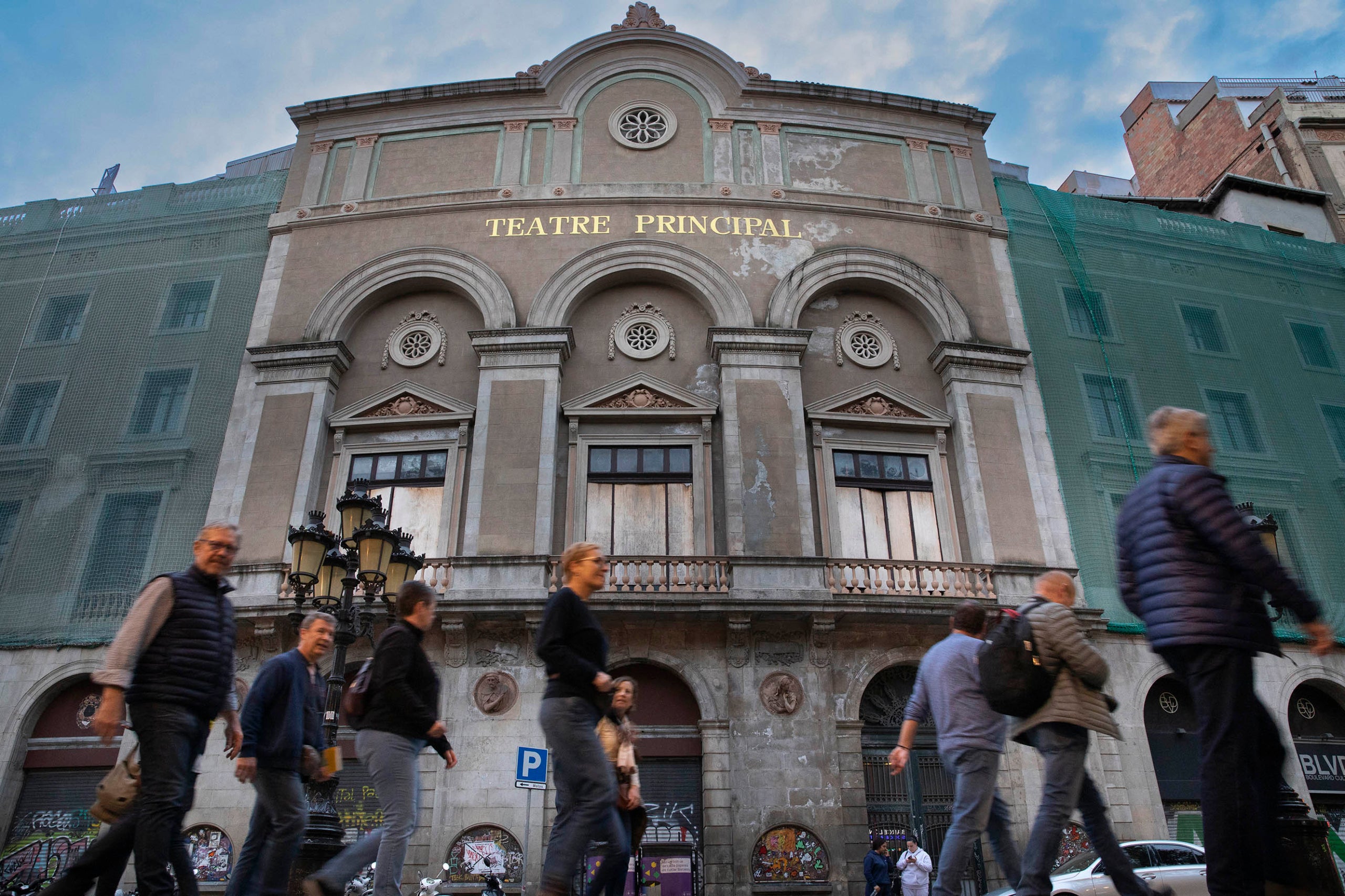 La façana principal del Teatre Principal de la Rambla en una imatge recent / Jordi Play