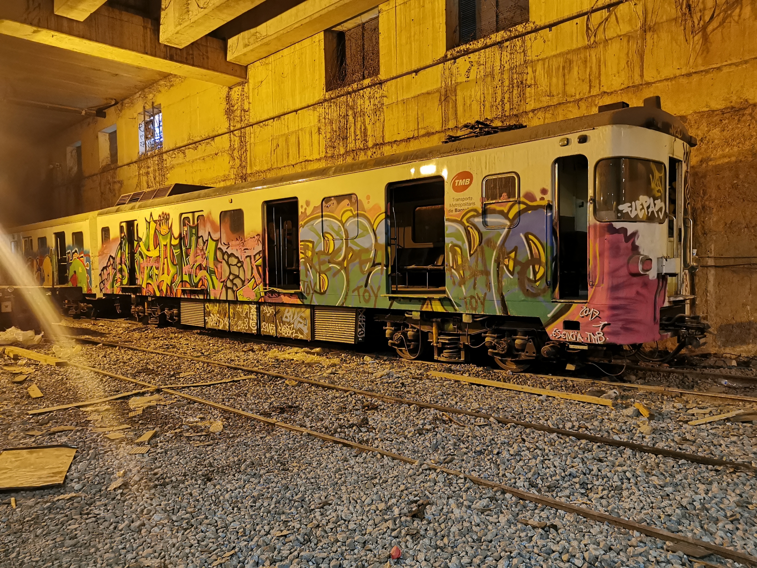 Grafitis en un antic comboi del metro de Barcelona en una imatge d'arxiu / Cedida