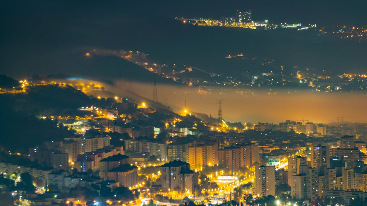La boira procedent des del Vallès, vista de més a prop / Alfons Puertas