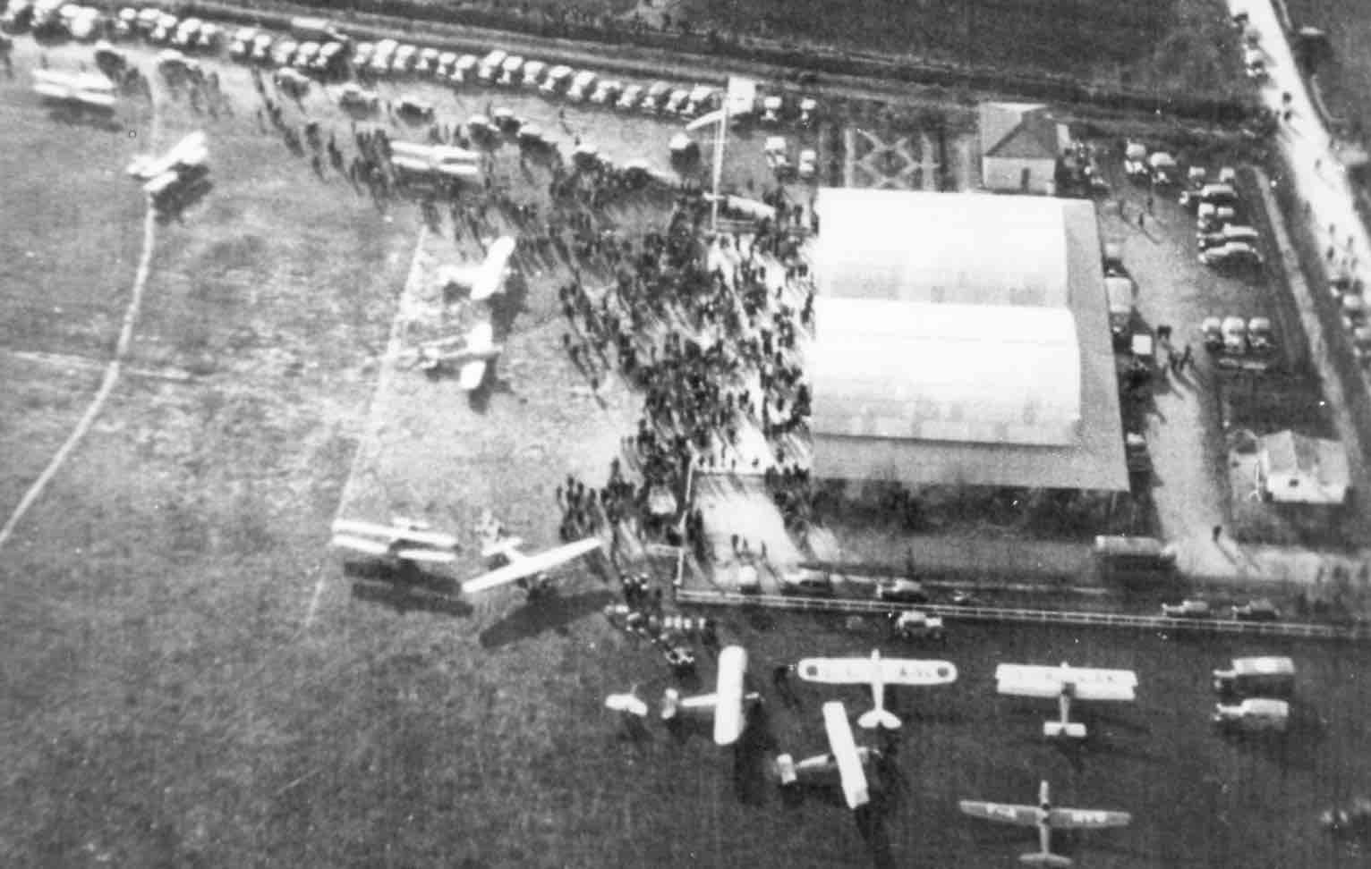 Camp d’aviació Canudas. Foto Josep Monés i Amat.Arxiu municipal del Prat