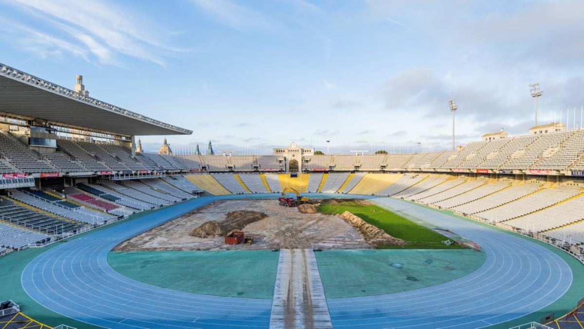 L'estadi ha començat la remodelació del terreny de joc | FCB