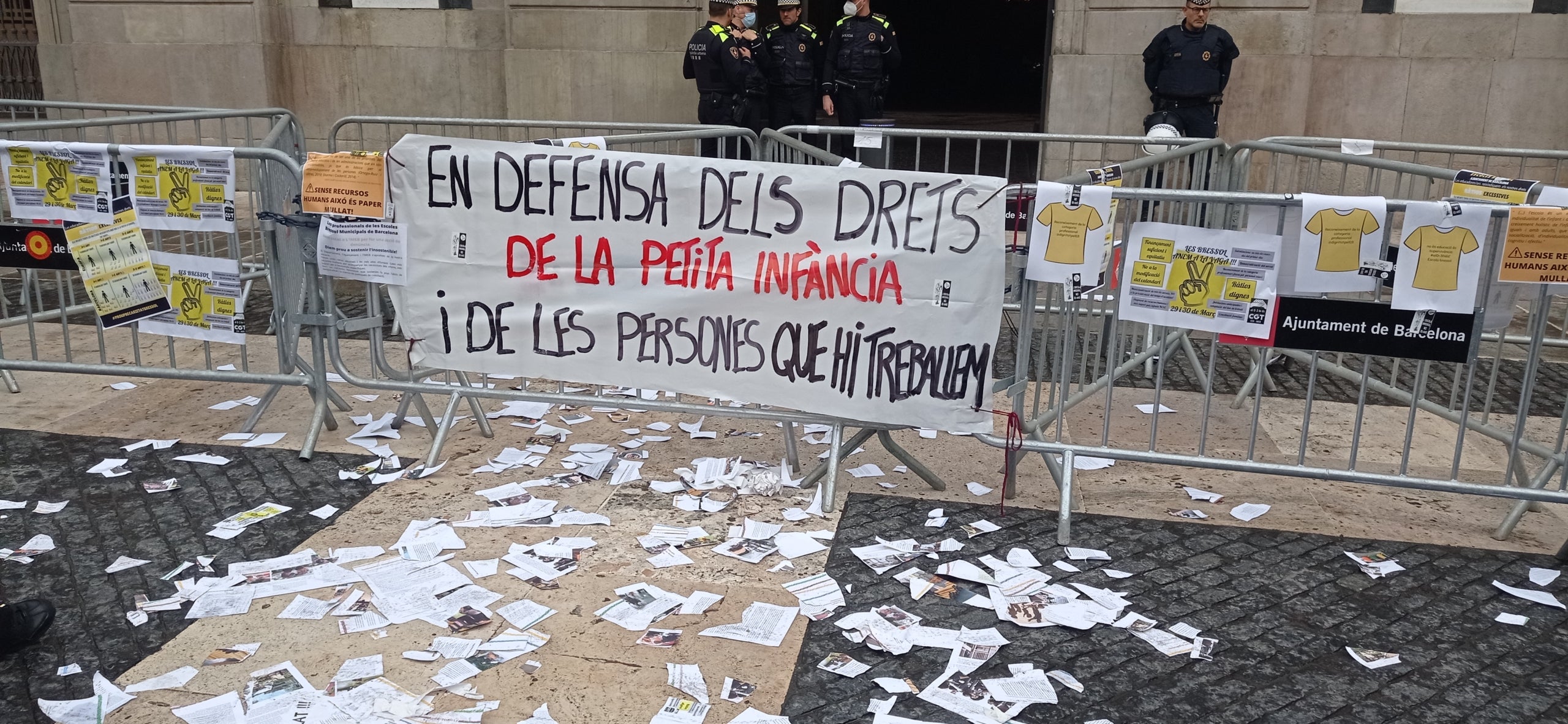 Així va quedar Plaça Sant Jaume després d'una manifestació del col·lectiu / A.C.