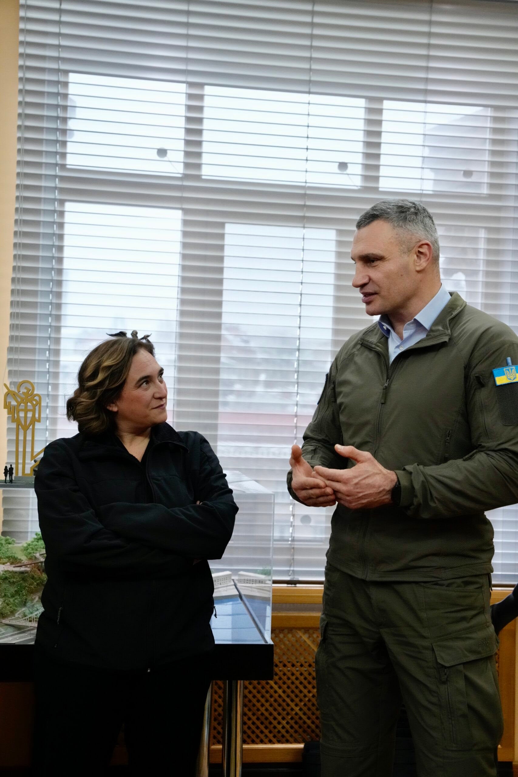 Ada Colau conversant amb Vitaliy Klitschoko / Ajuntament