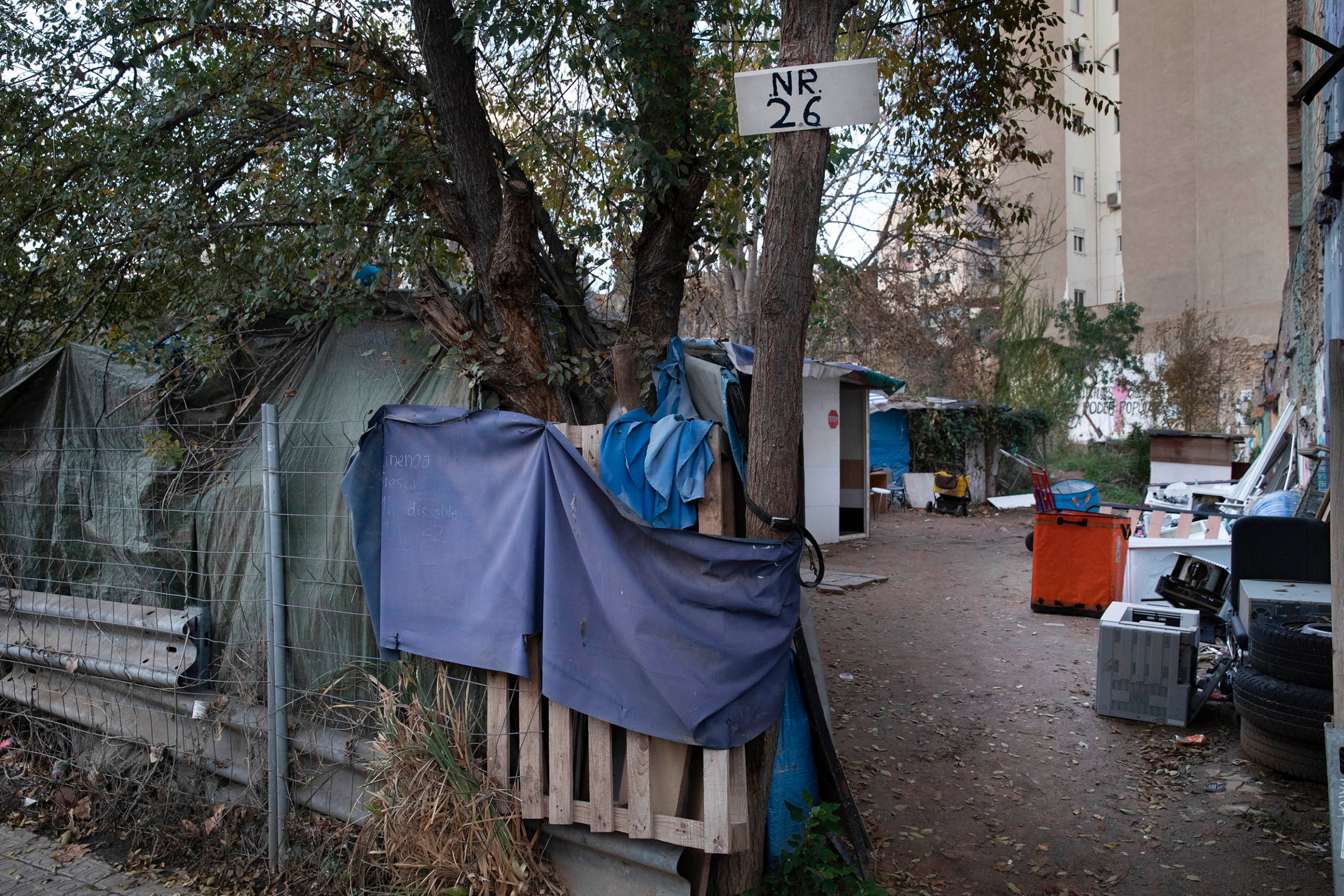 El campament on molta gent s'ha instal·lat des de fa temps a l'avinguda de Vallcarca / Jordi Play