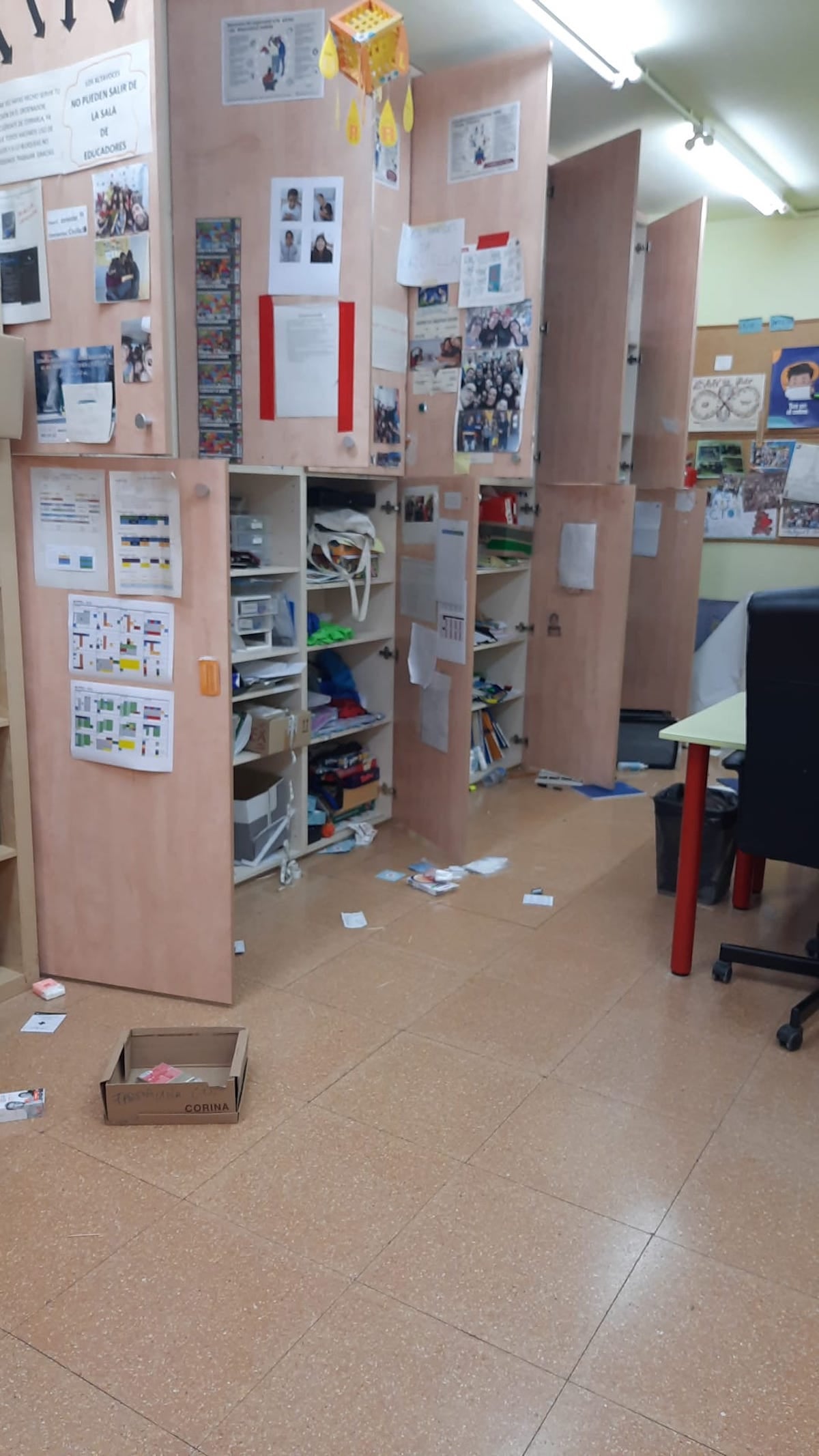 Una de les sales de l'escola després de l'intent de robatori / Twitter: @centrecruilla