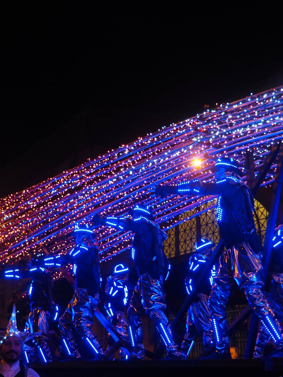 La carrossa del Patge Estel han il·luminat el camí a Ses Majestats els Reis d'Orient | BCN Cultura
