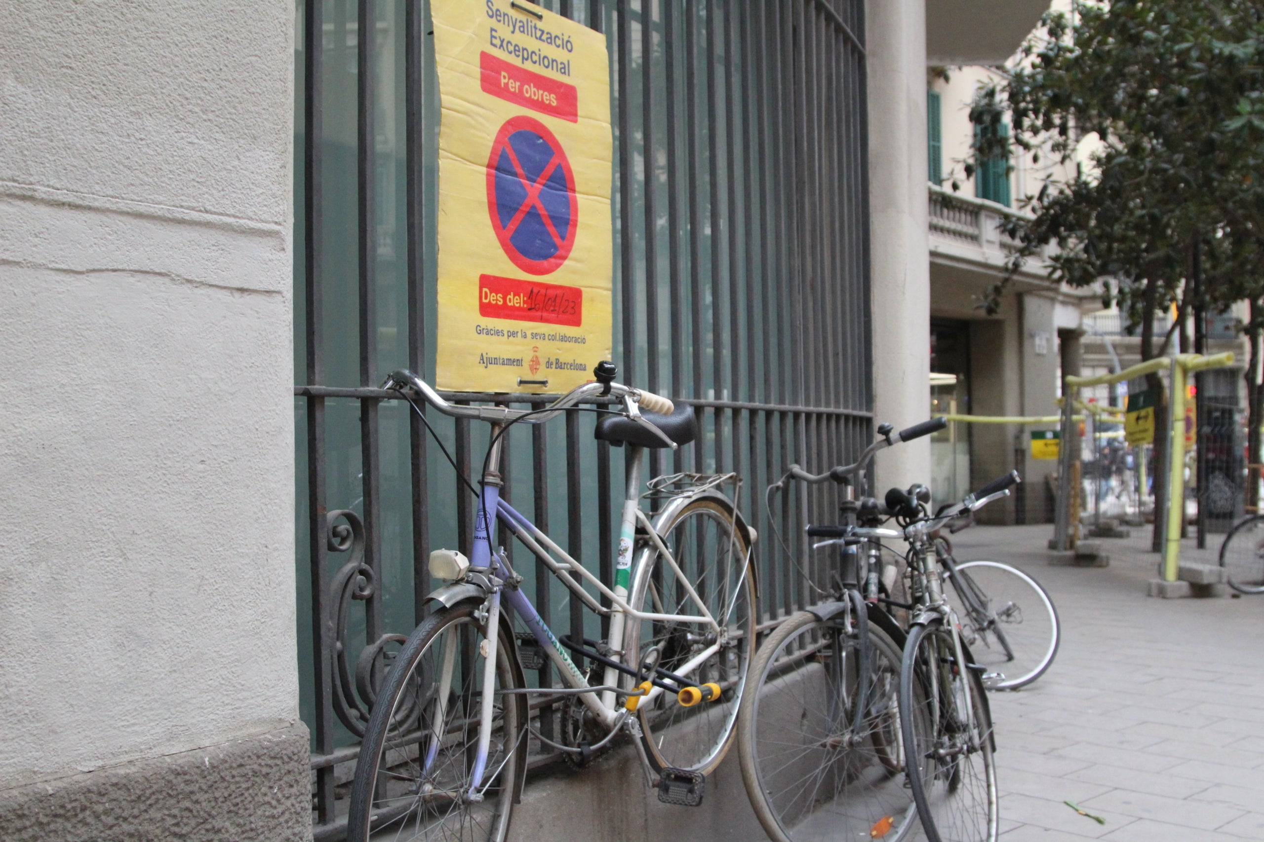 Uno de las rejas noucentistes de la Casa Francesc Moragues / A.R.