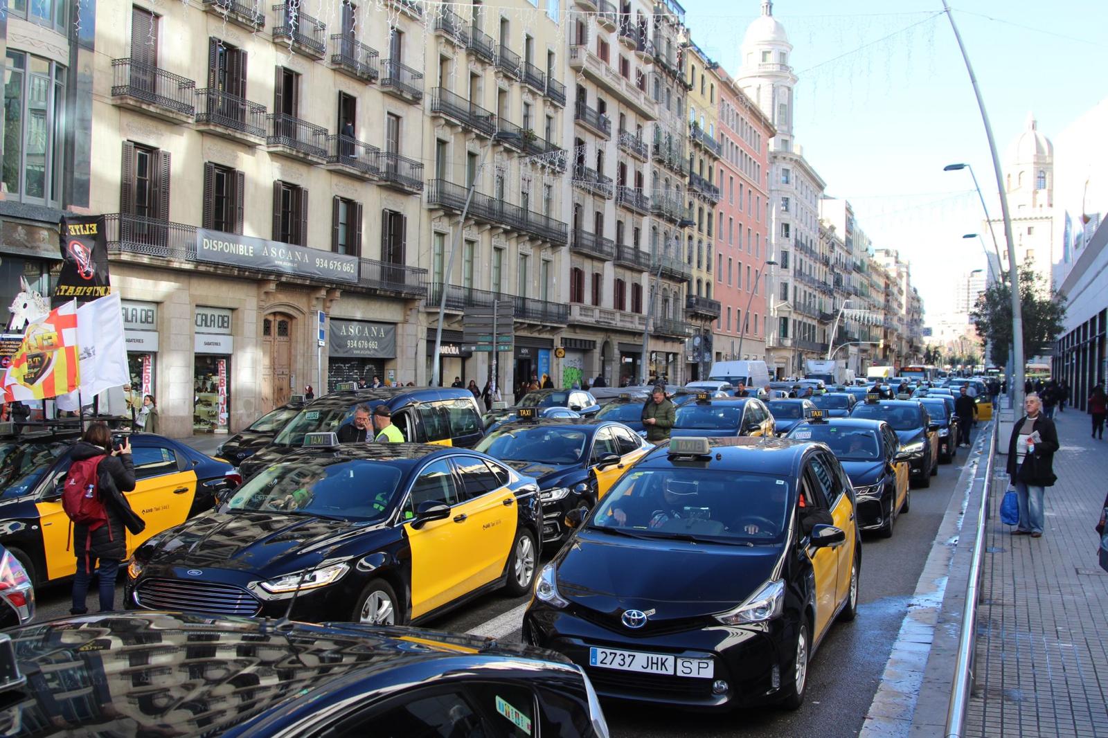 Marxa lenta de taxistes a la ciutat ANTON ROSA