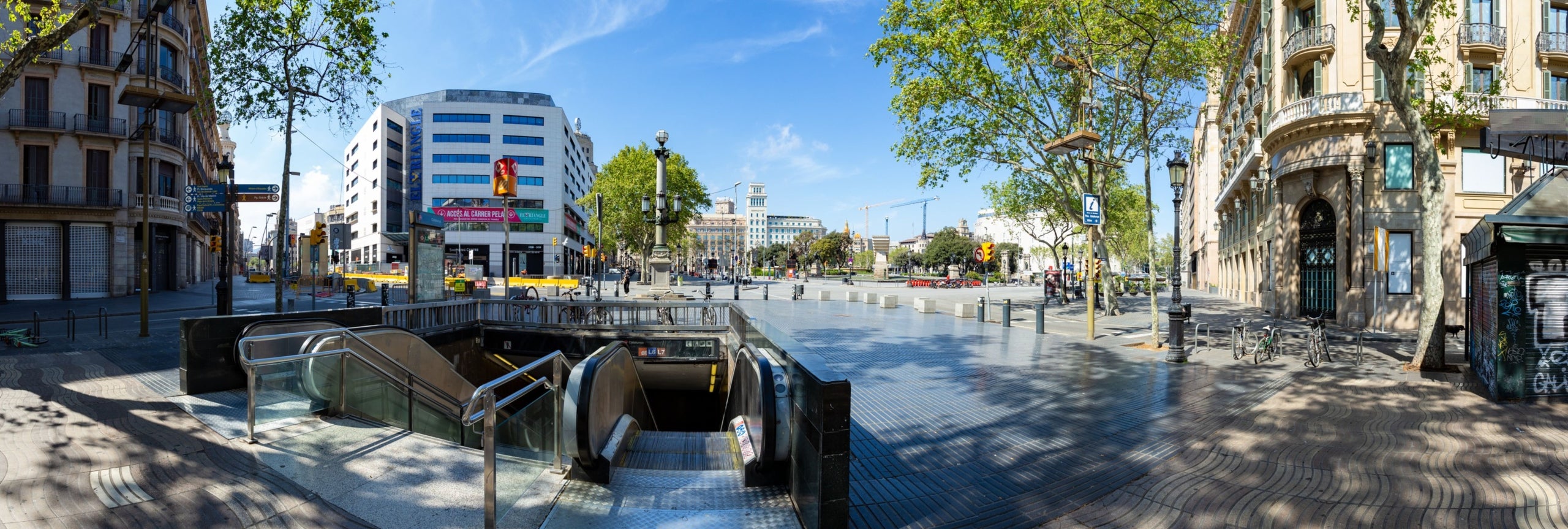 Panoràmica de la plaça de Catalunya amb l'entrada a l'estació de Metro i tren | Ajuntament