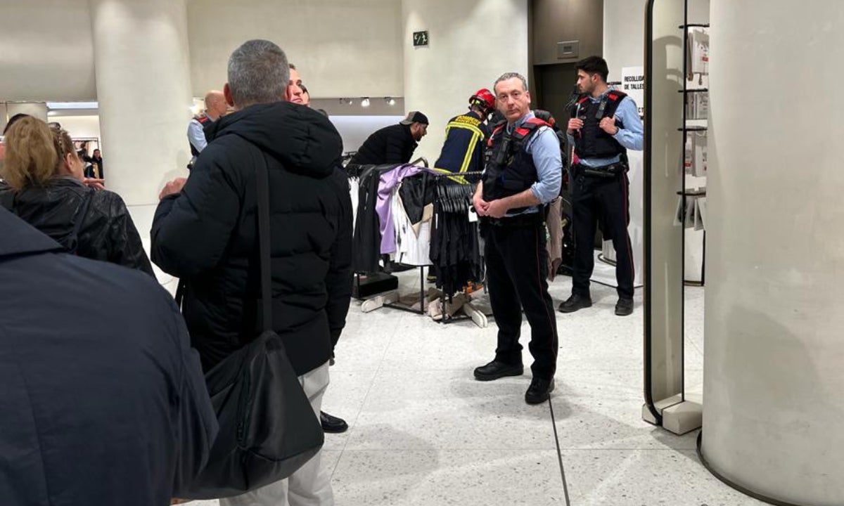 Els Mossos han protegit la zona de l'incident | TOT BARCELONA