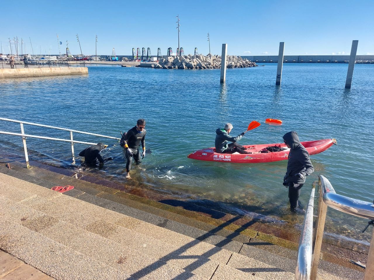 Els submarinistes s'han encarregat de la neteja del fons marí / Ajuntament de Barcelona