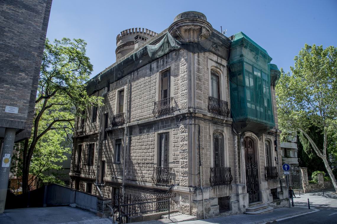 Una fotografía reciente de la Casa Urrutia que muestra su estado de semiabandono / Ayuntamiento de Barcelona