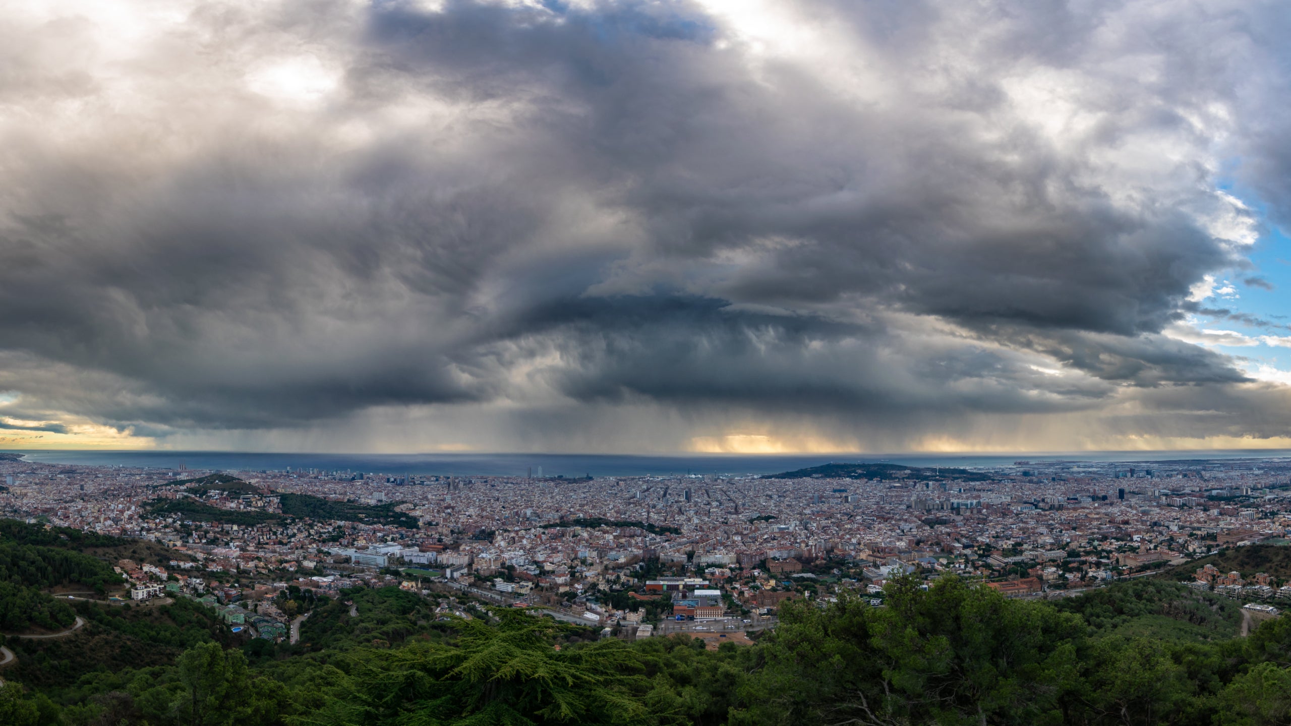 Panoràmica del cel de Barcelona el dia 17 de gener / Alfons Puertas (Observatori Fabra)