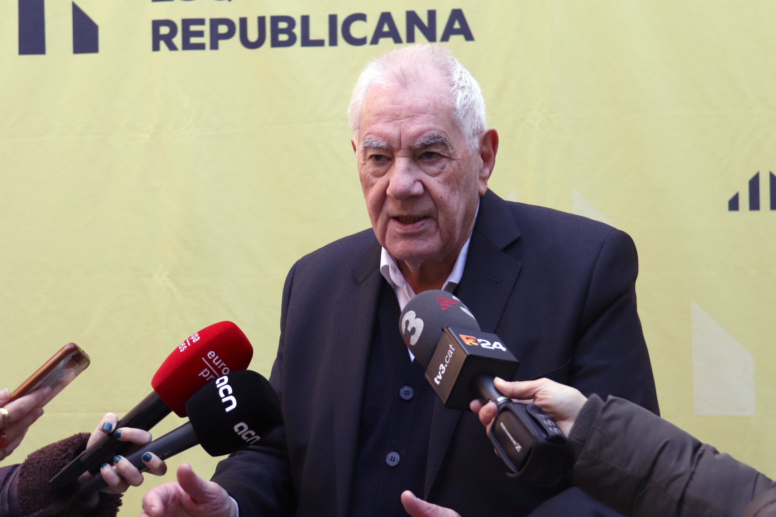 Ernest Maragall atenent els mitjans aquest diumenge | Aina Martí (ACN)