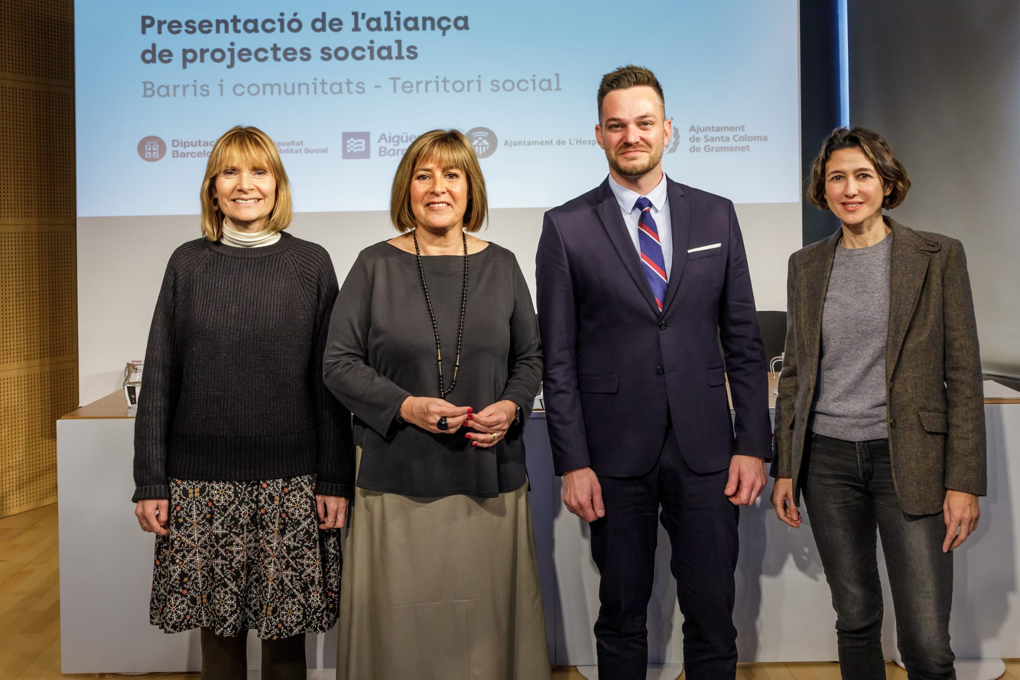 Lluïsa Moret, diputada d'Igualtat i Sostenibilitat Social; Núria Marín, presidenta de la Diputació de Barcelona i alcaldessa de L’Hospitalet de Llobregat; Felipe Campos, conseller delegat d'Aigües de Barcelona; i Núria Parlon, alcaldessa de Santa Coloma de Gramenet Aigües de Barcelona