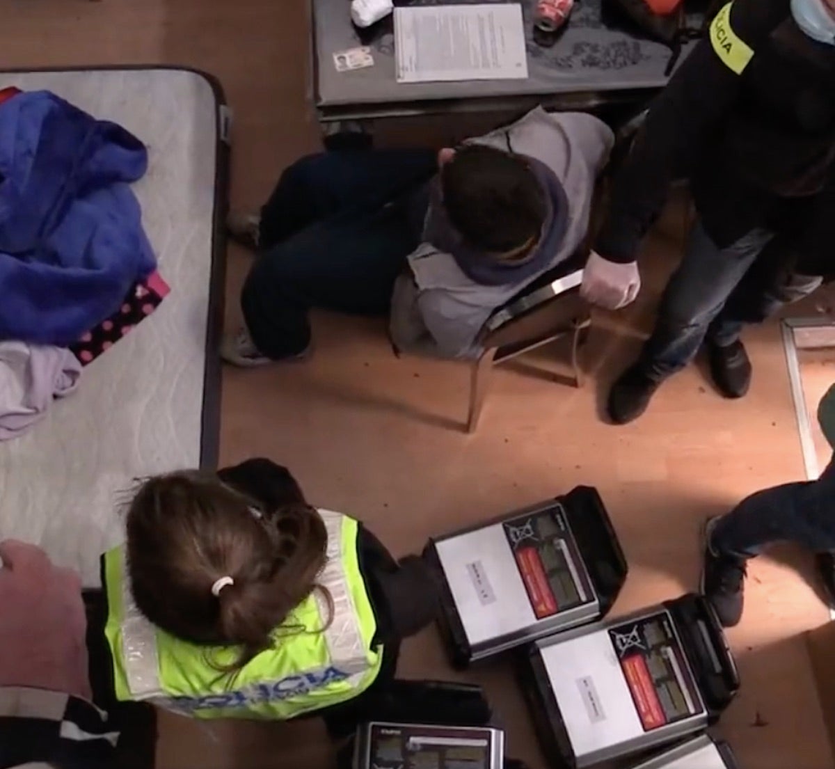 Una captura de vídeo del moment del moment en el qual els Mossos d'Esquadra van detenir els acusats / Mossos d'Esquadra
