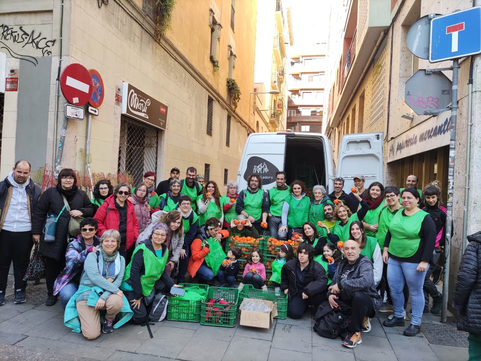 Els Lluïsos de Gràcia, una de les entitats reconegudes, participant en una acció dels Espigolardos / Twitter: @lluisosdegracia