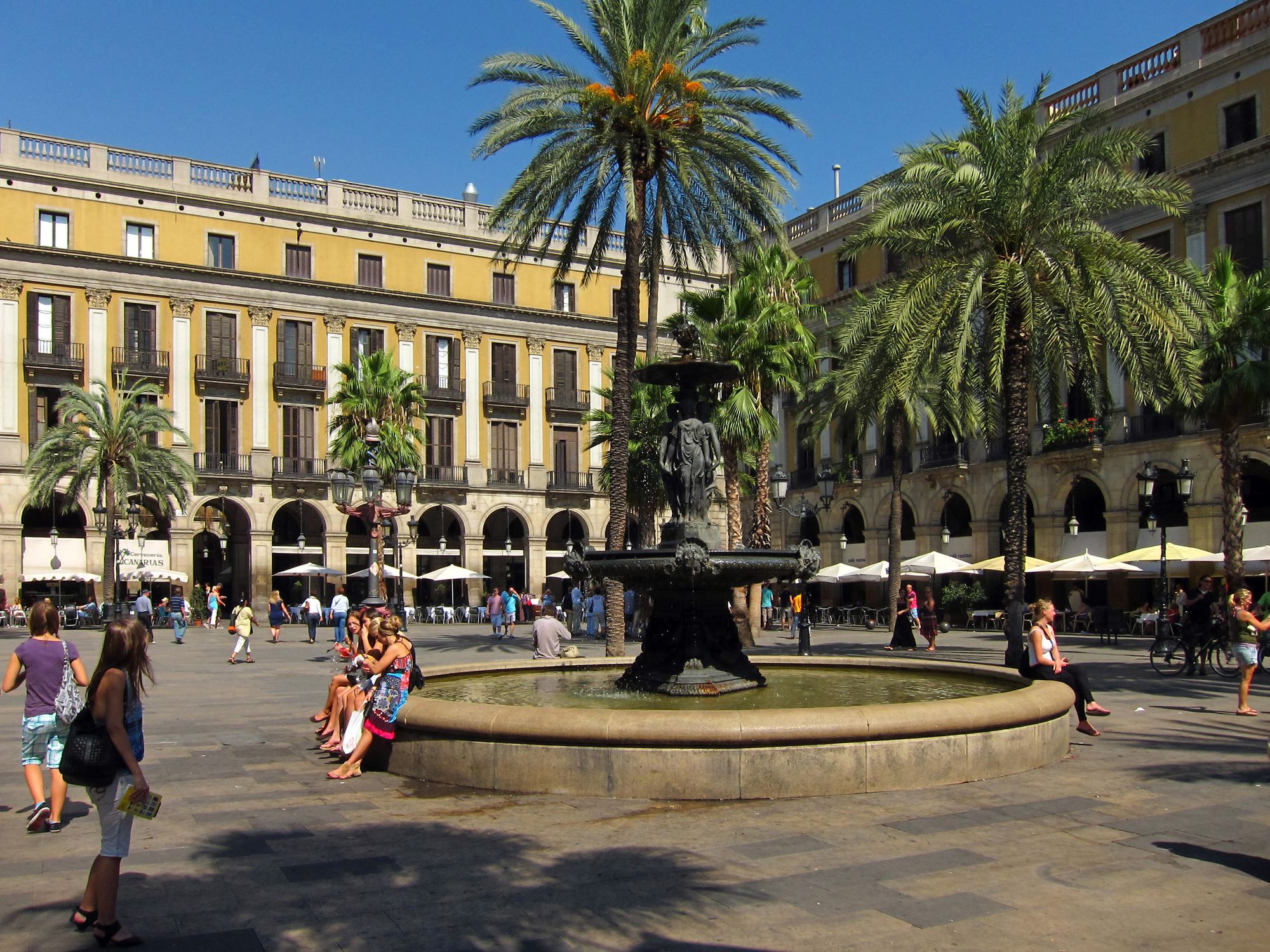 La plaça Reial, al barri Gòtic, serà un dels espais on s'instal·laran càmeres / AJUNTAMENT