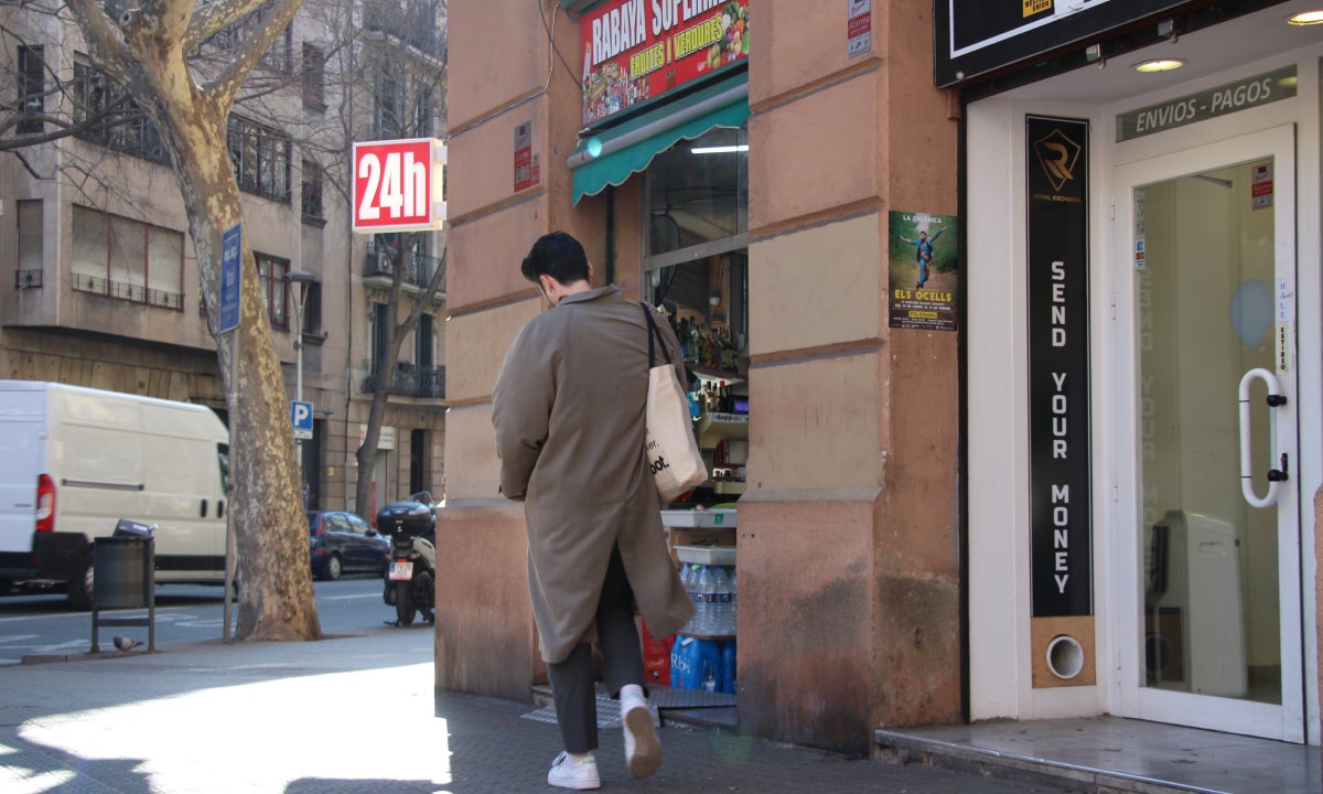 Veïns i comerciants de Sant Antoni volien mantenir l'actual normativa que regula bars i restaurants TOT BARCELONA