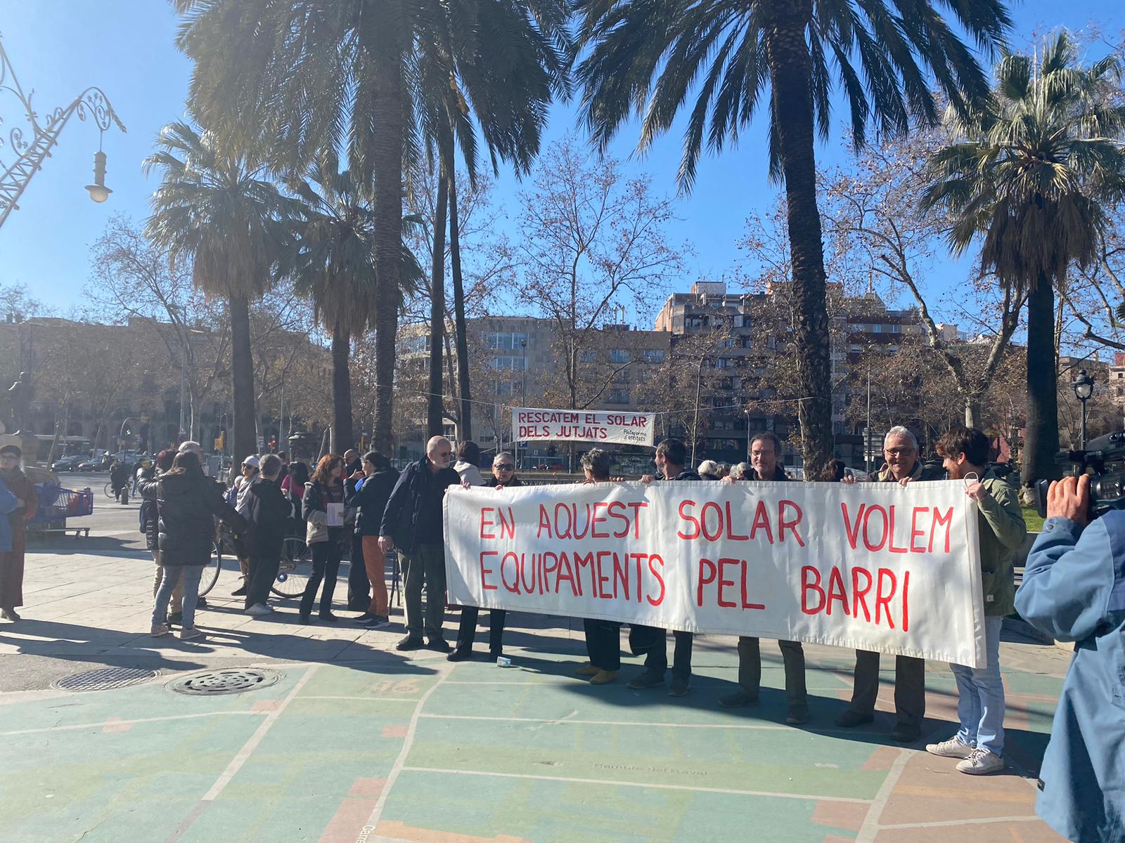 Un moment de la concentració del passat diumenge 5 de febrer / Rescatem solar antics jutjats