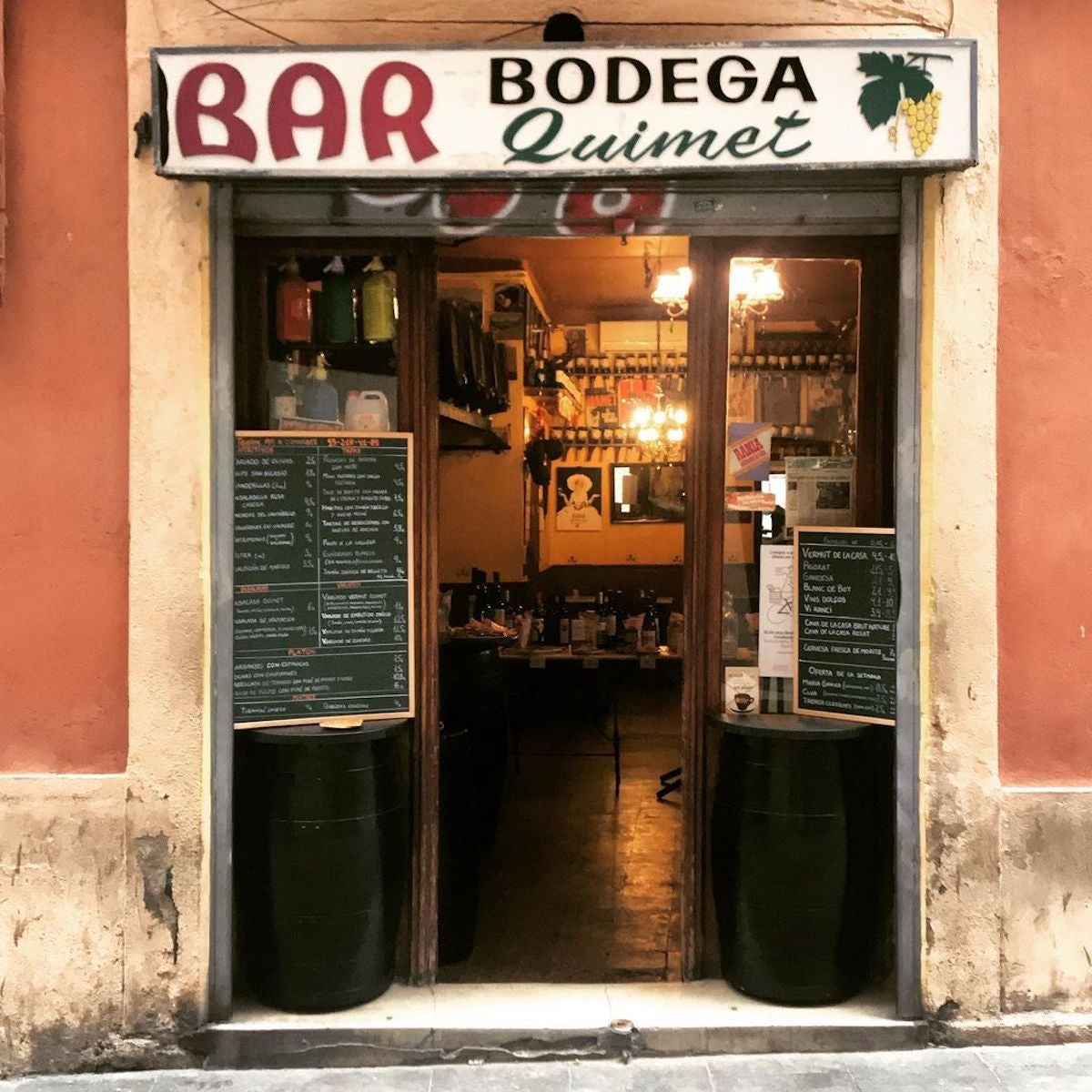 Bodega Quimet Un Dels Pocs Temples Del Vi A Granel Que Sobreviu A 