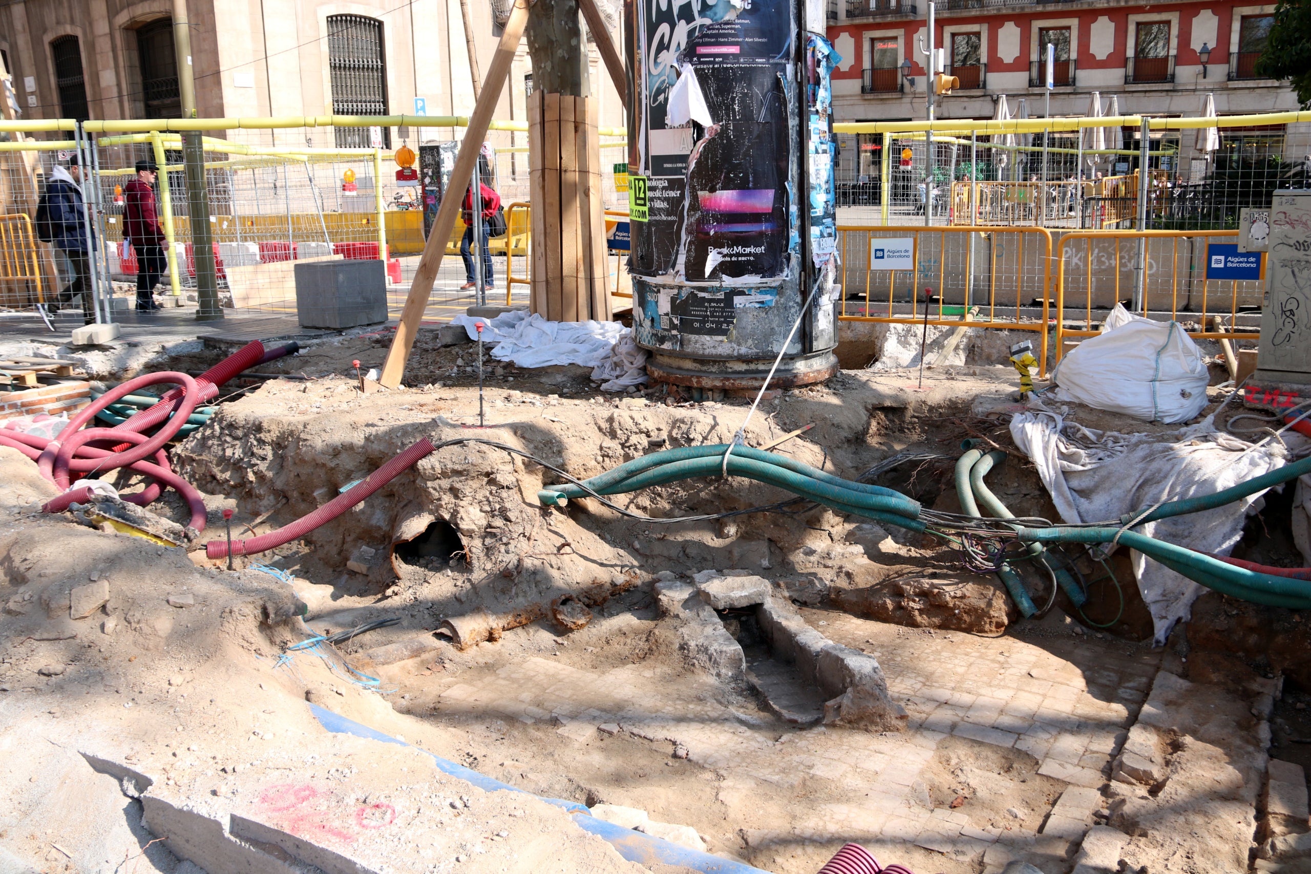 Restes d'habitatges dels segles XV i XVI trobats durant les obres de la Rambla / ACN