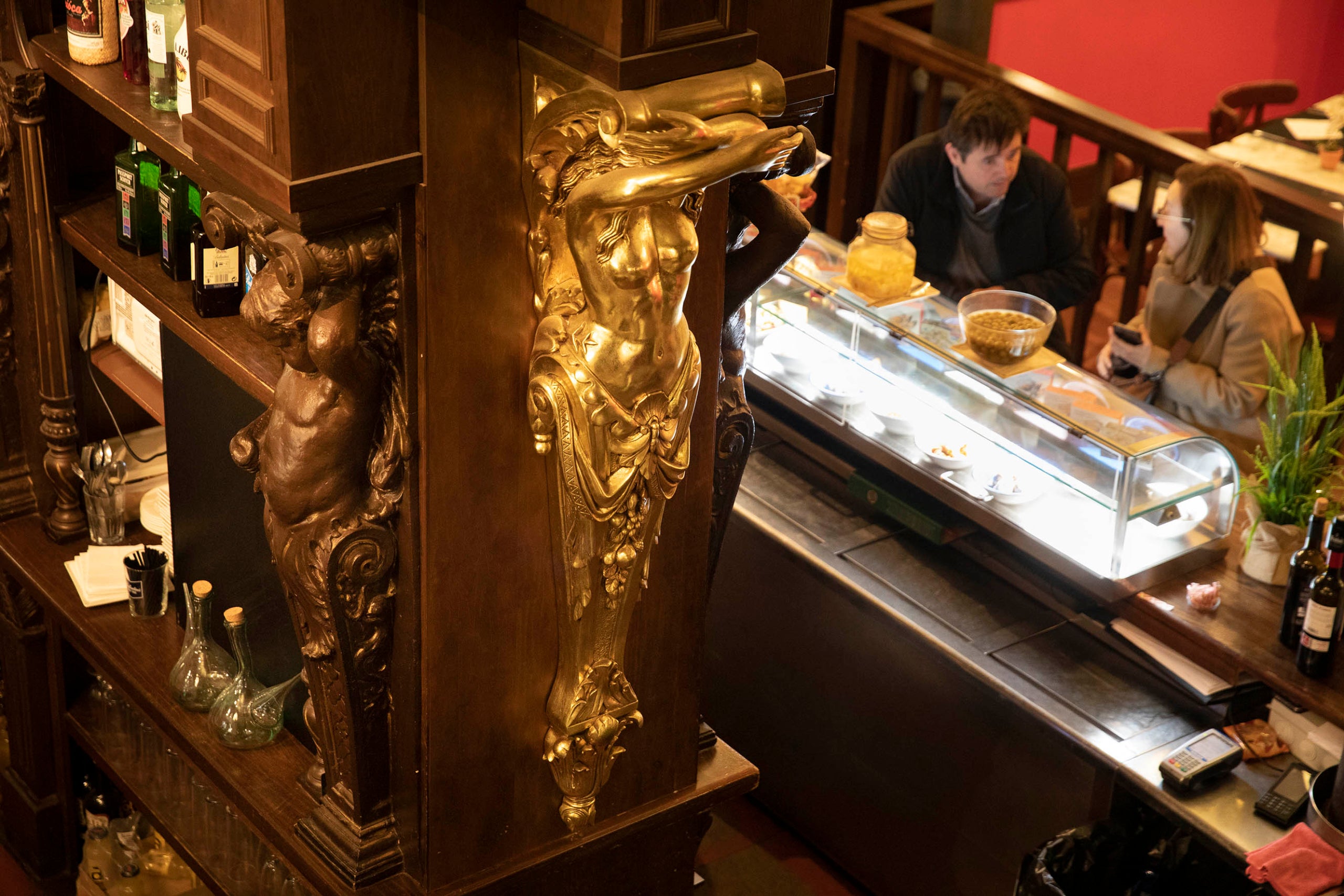 Bar Versalles al barri de Sant Andreu. modernisme