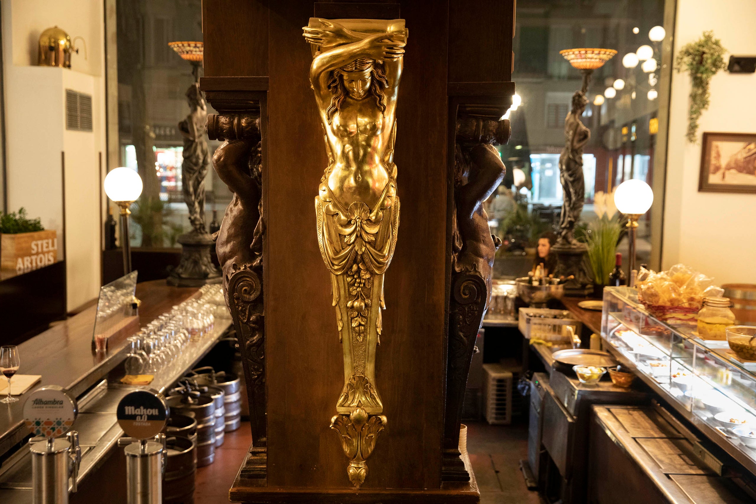 Bar Versalles al barri de Sant Andreu. modernisme