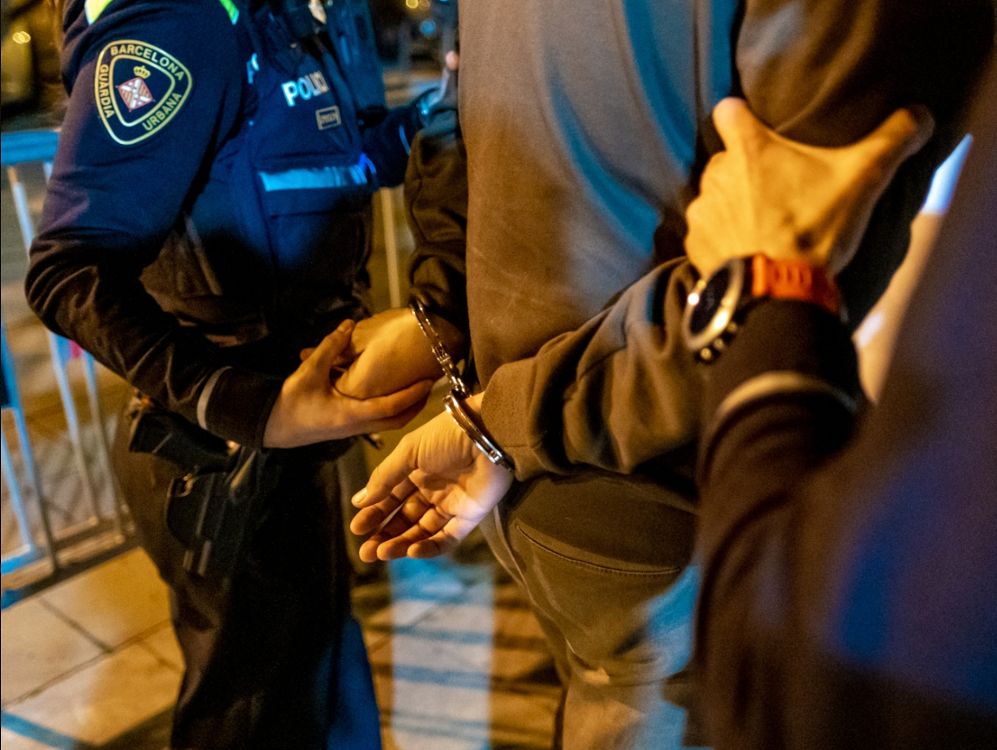 Detinguts dos homes que intentaven amenaçar, agredir i robar a una persona a Ciutat Vella
