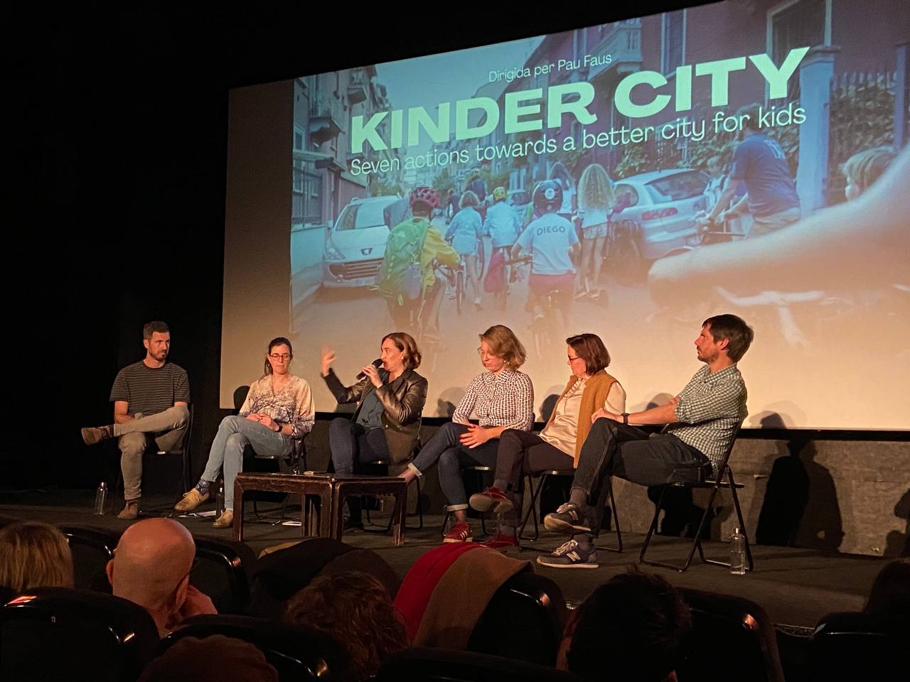 Colau i Sanz a la presentació del 'Kinder City' | Comuns