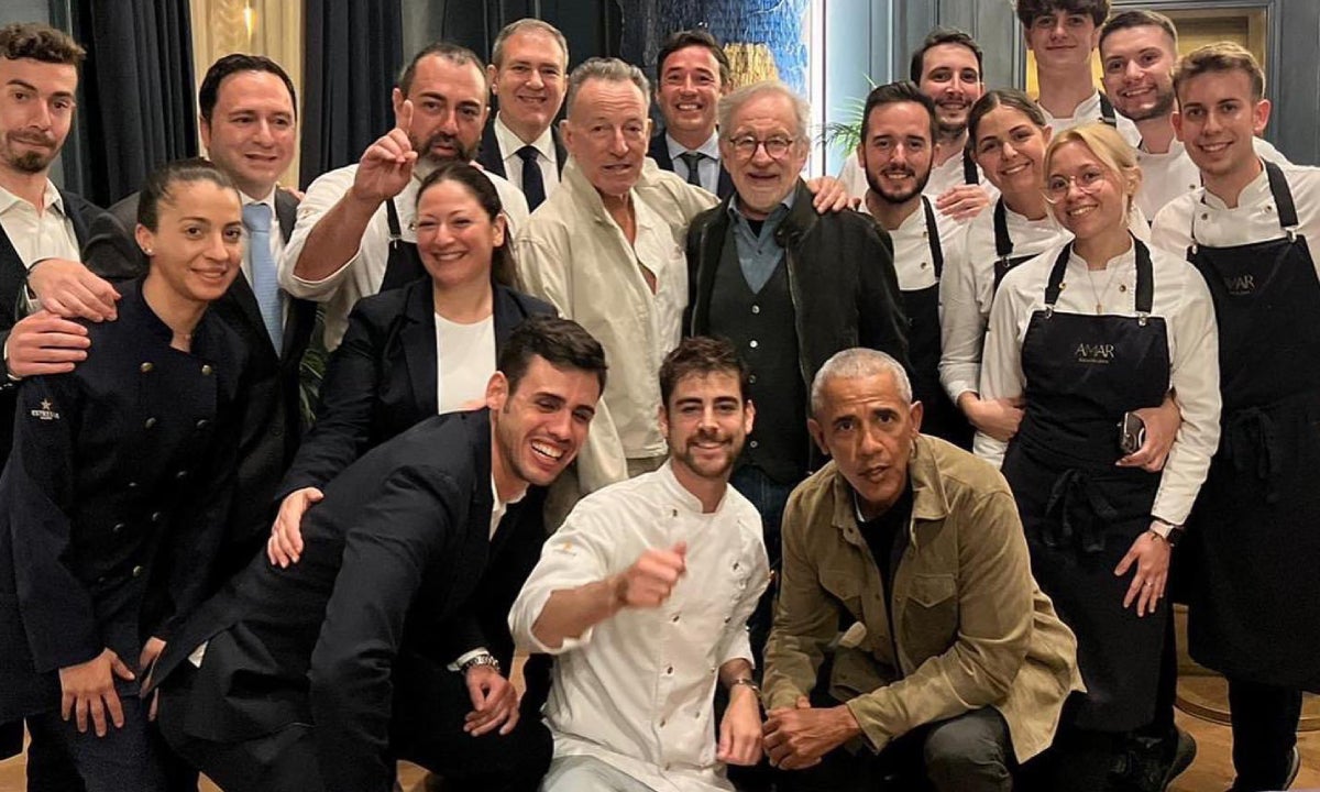 Els tres vips al restaurant de l'Eixample | Twitter @2001_fede