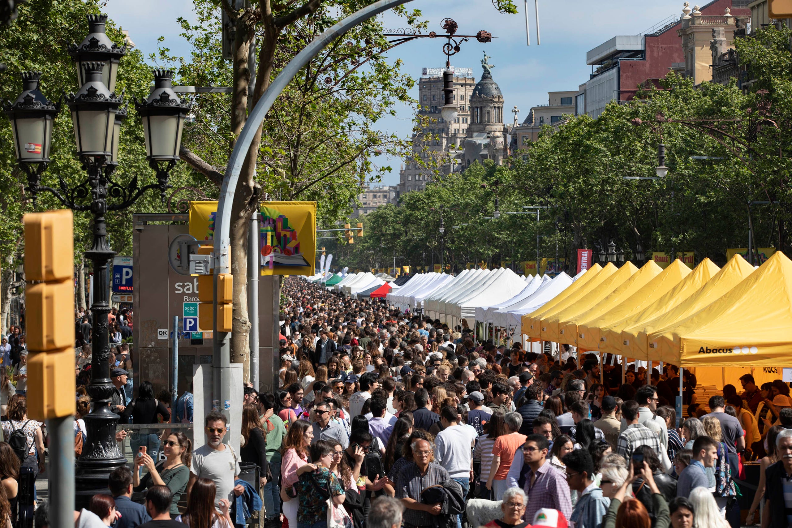 23.04.2023, Barcelona
Sant Jordi al passeig de Gràcia.
foto: Jordi Play