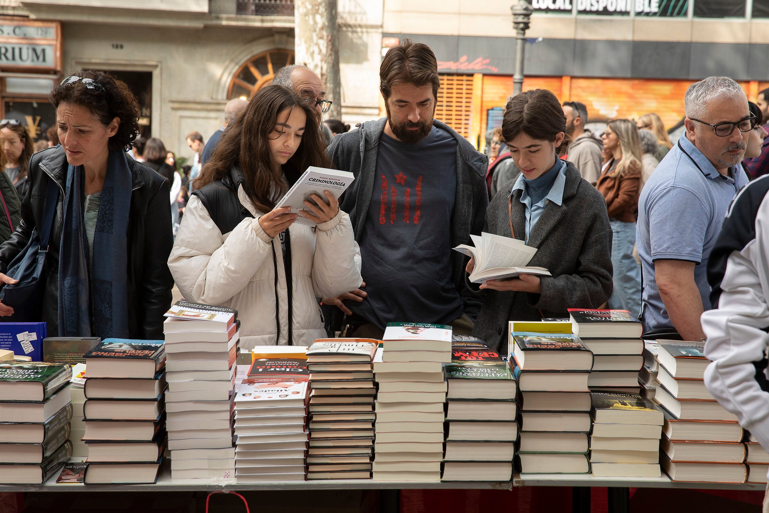 Una parada de llibres del centre de Barcelona / Jordi Play